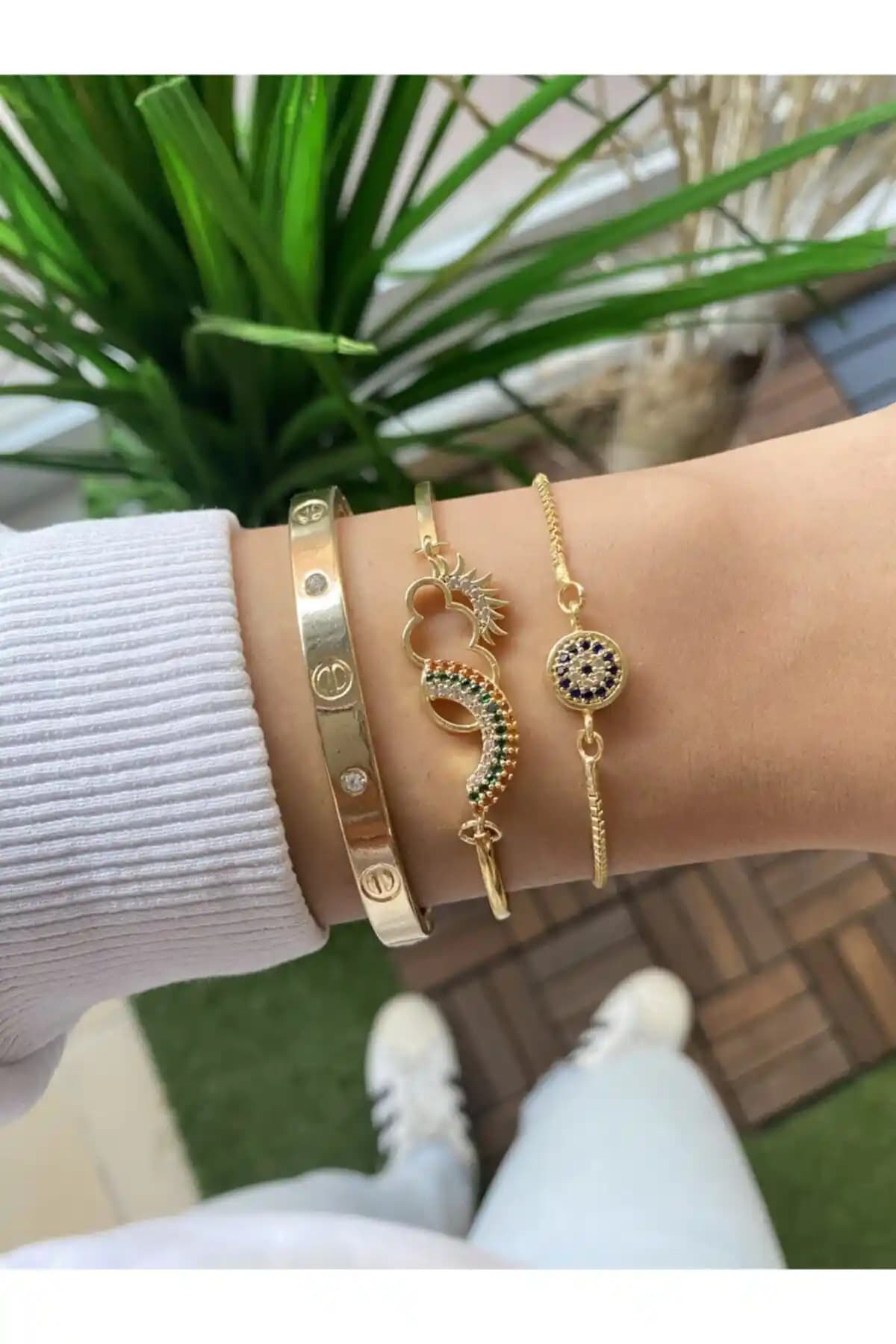 Jenny Daphne Kadın Altın Kaplama Bileklik Seti Şıklık ve Dayanıklılığı Bir Arada Sunar