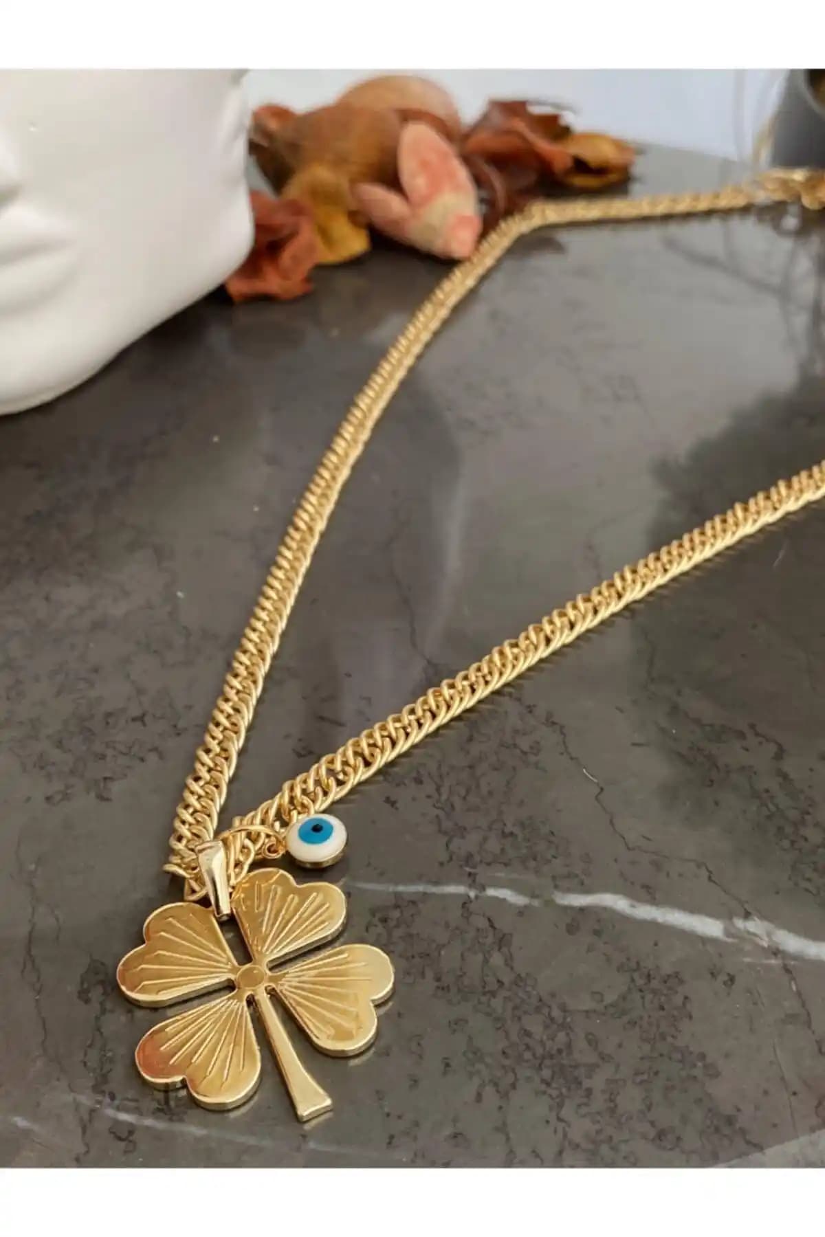 Jenny Daphne Kadın Altın Kaplama Kolye: Şıklık ve Dayanıklılığı Bir Arada Sunar