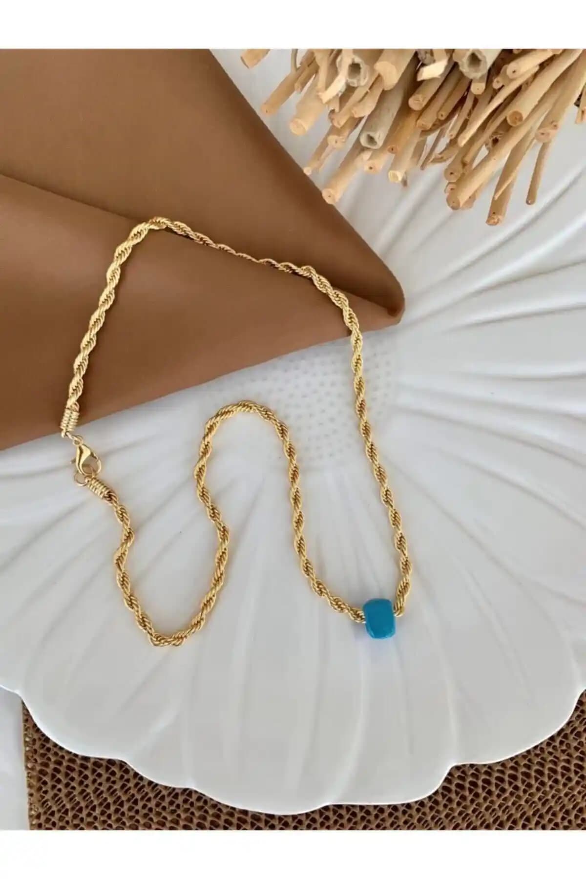 Jenny Daphne ve MagicStone Kolye Karşılaştırması Moda ve Tasarım Açısından