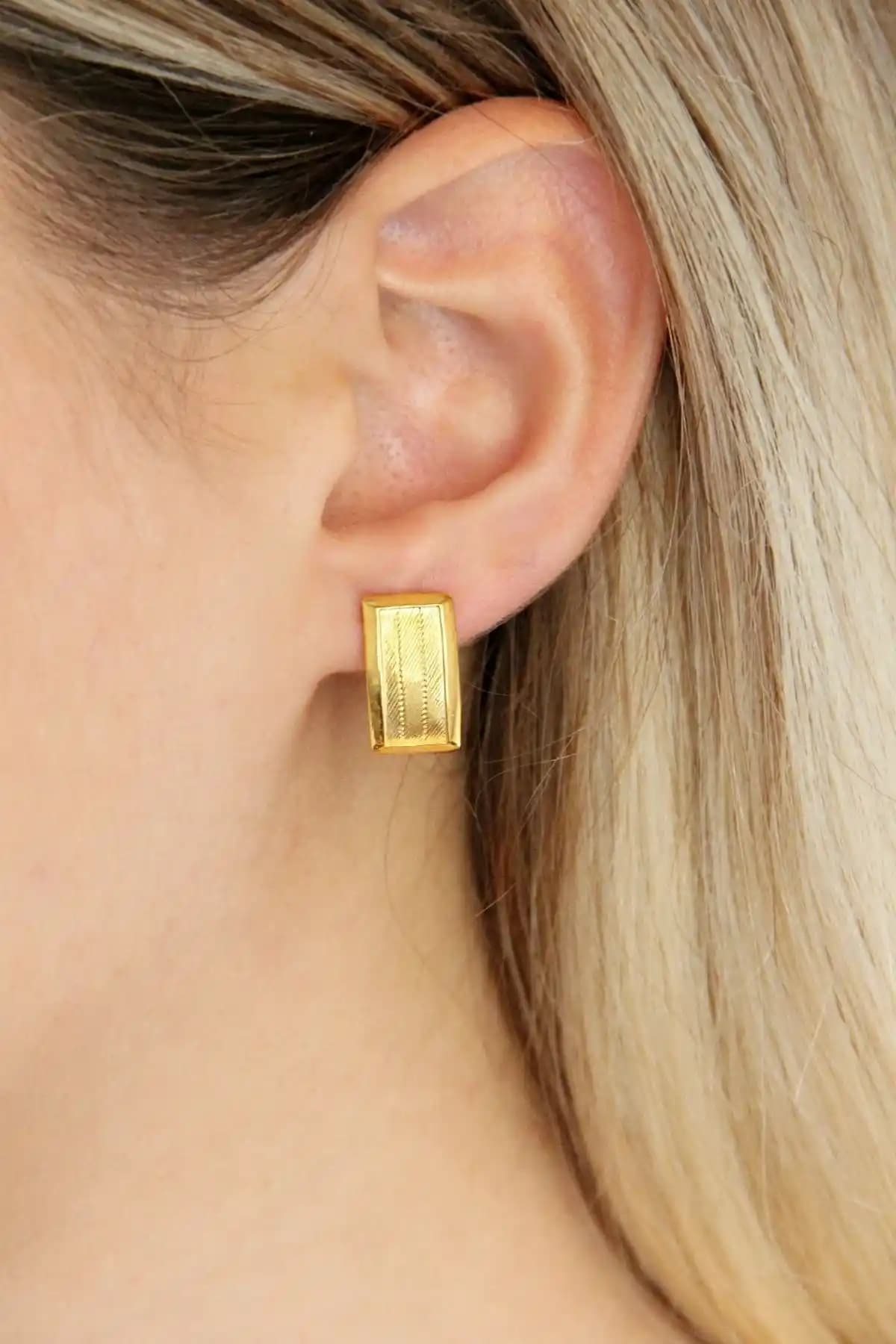 Kadın Güçüş Küpe Modellerinin Karşılaştırması: Argentum Concept ve NEREZE Ürünleri