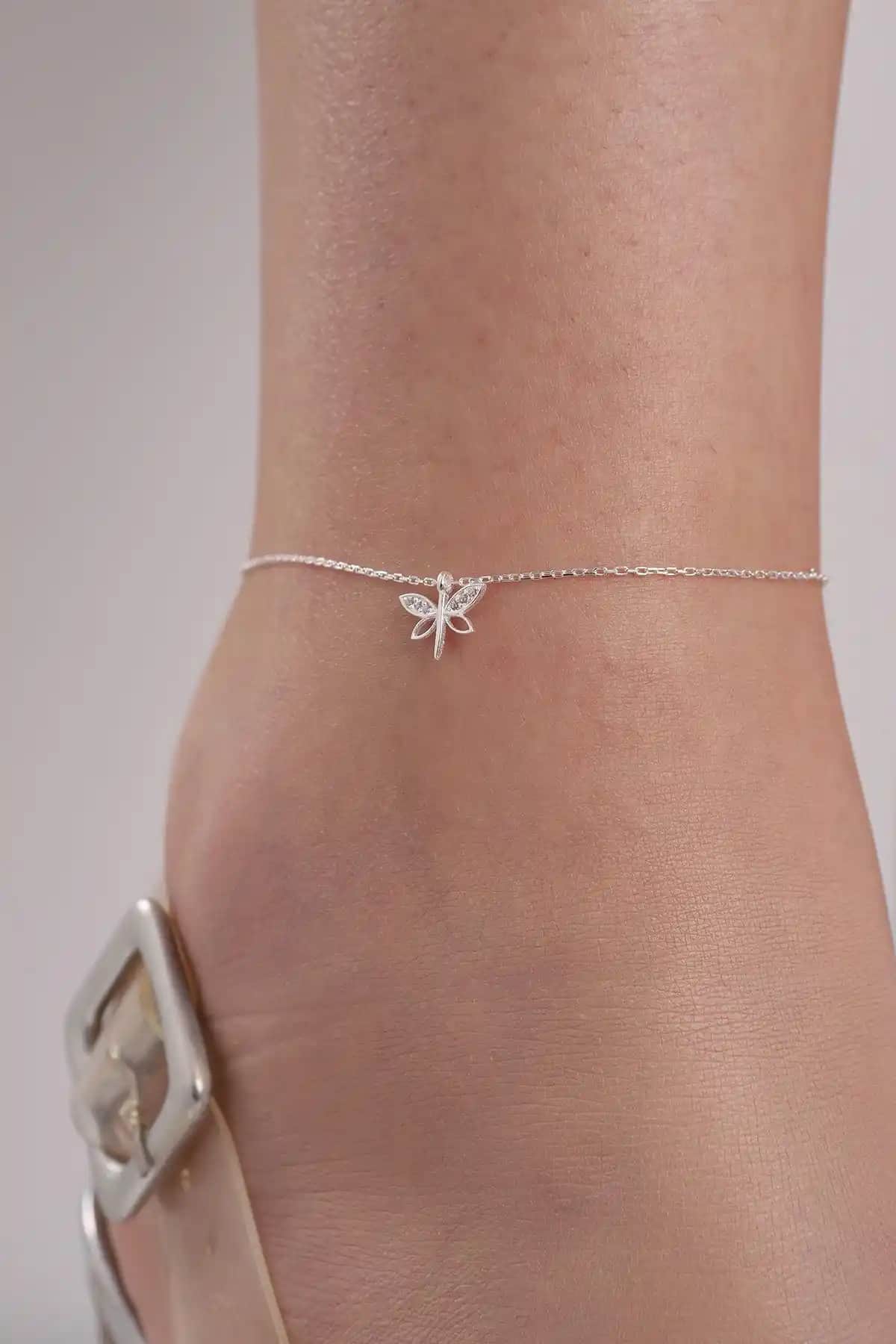 Kadınlar İçin 925 Ayar Gümüş Zircon Taşlı Minimal Halhal Detayları ve Stil İpuçları