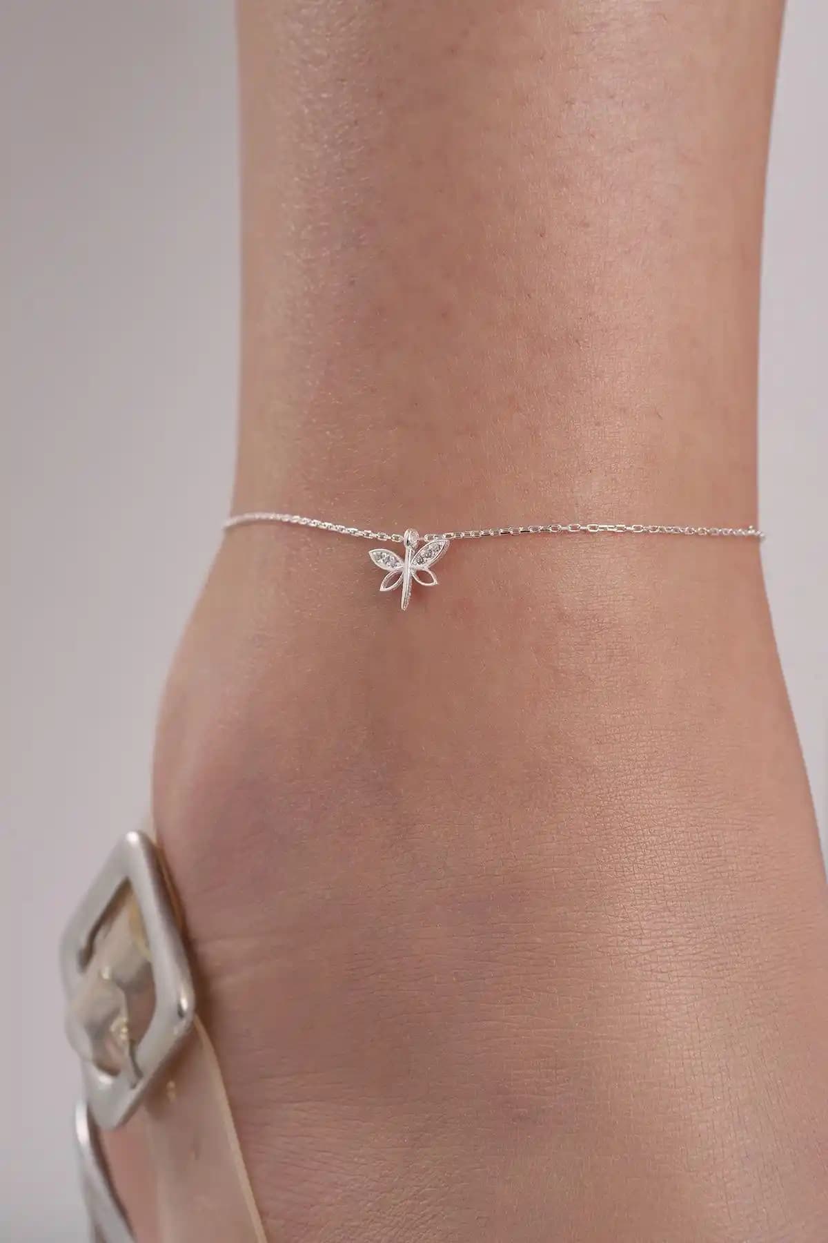 Kadınlar İçin 925 Ayar Gümüş Zircon Taşlı Minimal Halhal Detayları ve Stil İpuçları