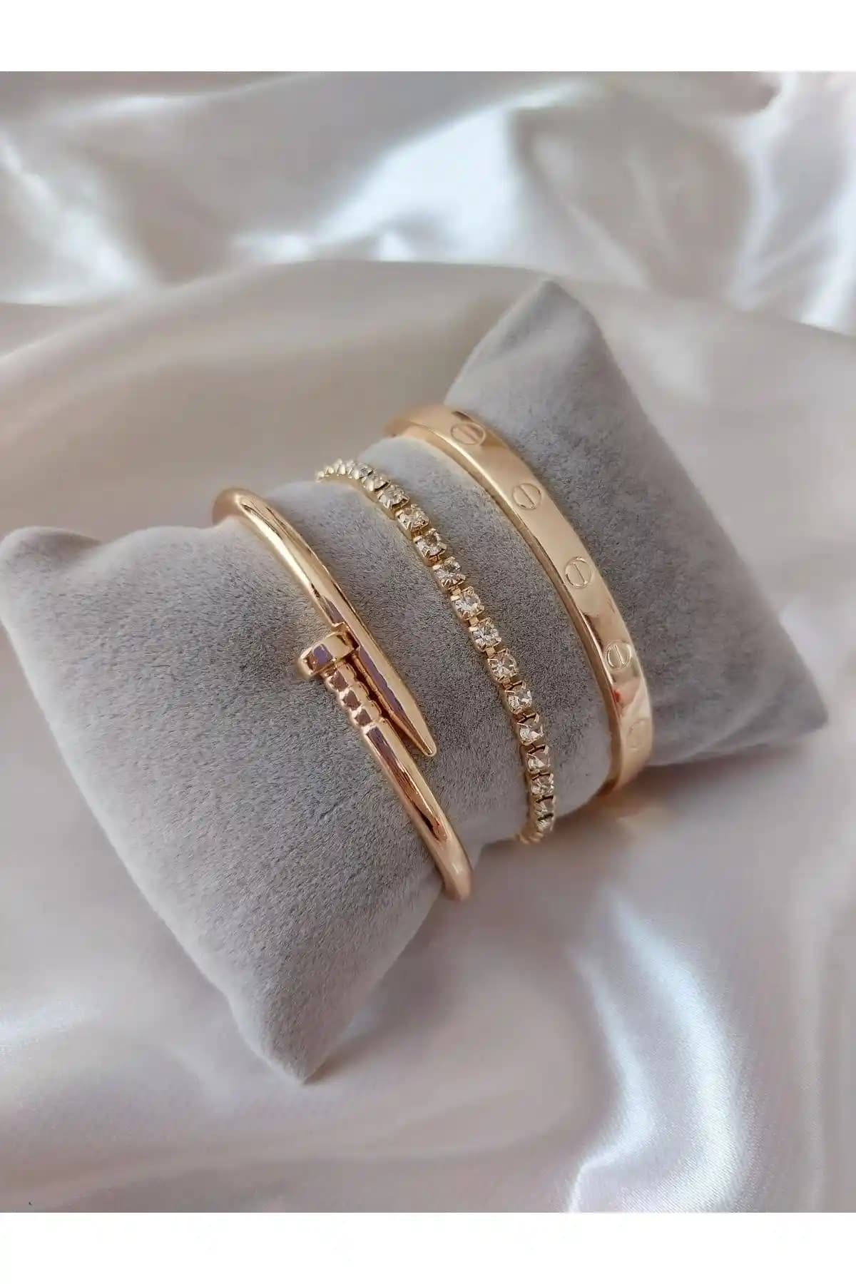 Kadınlar İçin Kararmaz Altın Kaplama Zirkon Taşlı Bileklik - Şık ve Dayanıklı Tasarım