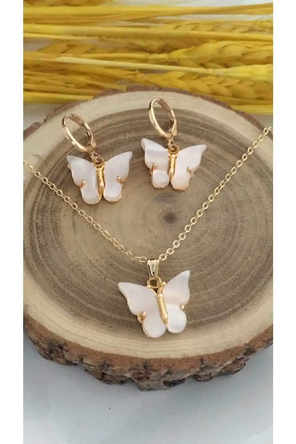 Kadınlar İçin Kelebek Motifli Krem Renk Aksesuar Seti Zarif ve Parlak Tasarım