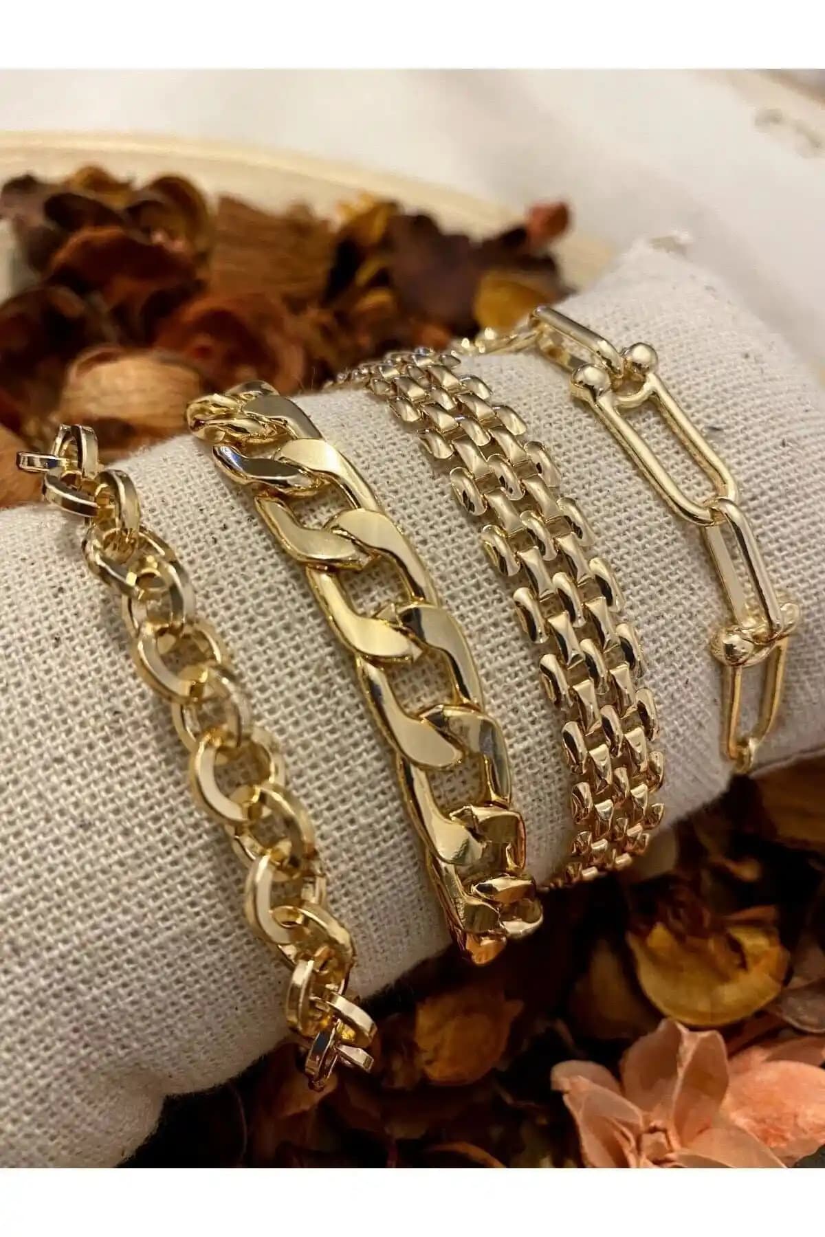 Kadınlar İçin Modern ve Çok Yönlü 4'lü Bileklik Seti İncelemesi