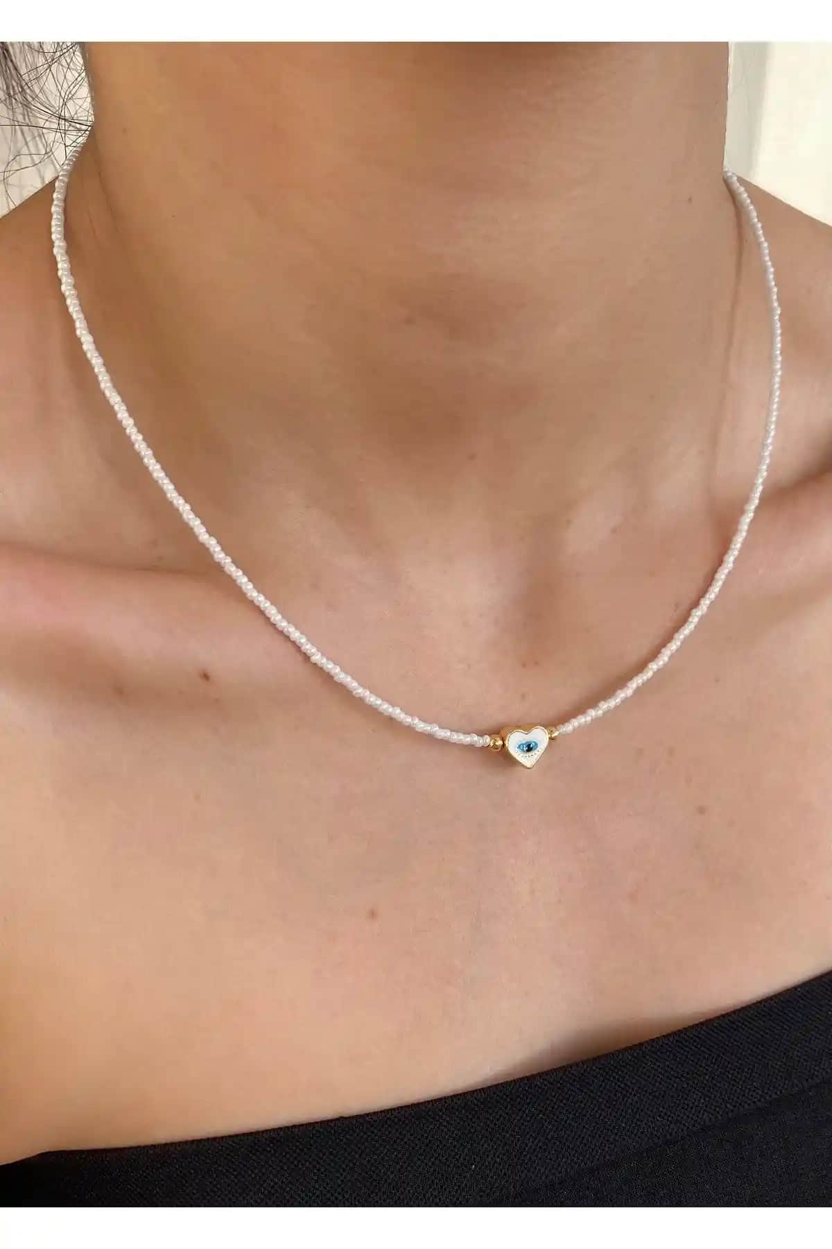 Kadınlar İçin Renkli ve Anlam Yüklü Kalp Göz Boncuk Kolye Ürün Özellikleri ve Tasarımı