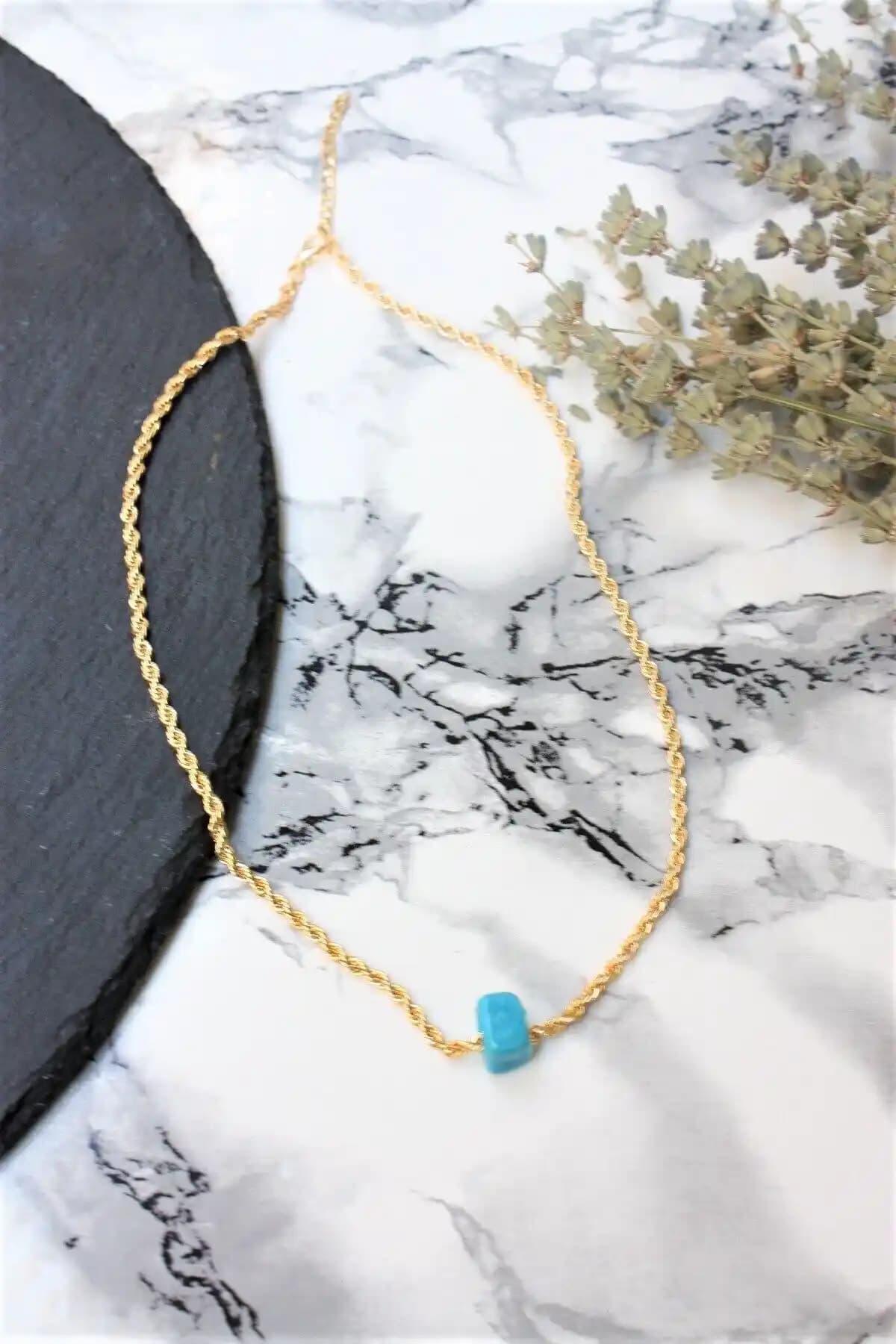 Kadınlar İçin Şık ve Zarif Kolye Seçenekleri Karşılaştırması