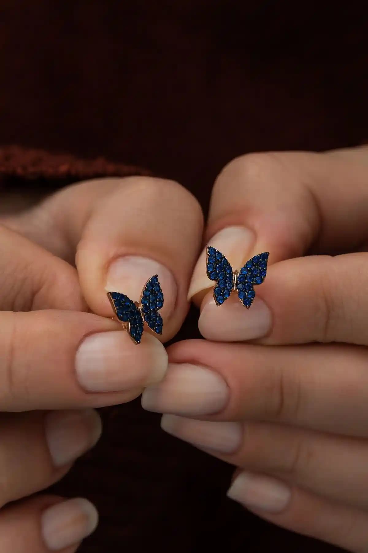 Kadınlar İçin Zarif ve Şık 925 Ayar Minik Kelebek Küpe Tasarımı