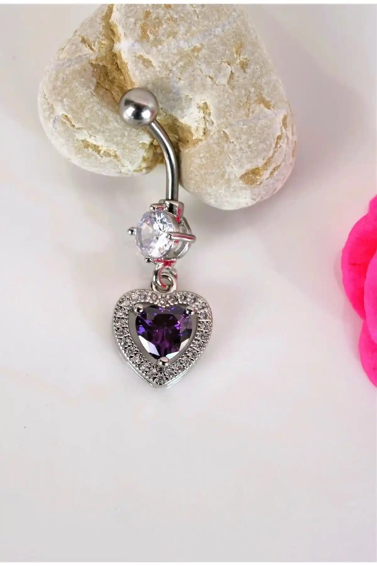 Kalp Model Mor Taşlı Çelik Göbek Piercing ile Estetik ve Dayanıklılığı Yakalayın