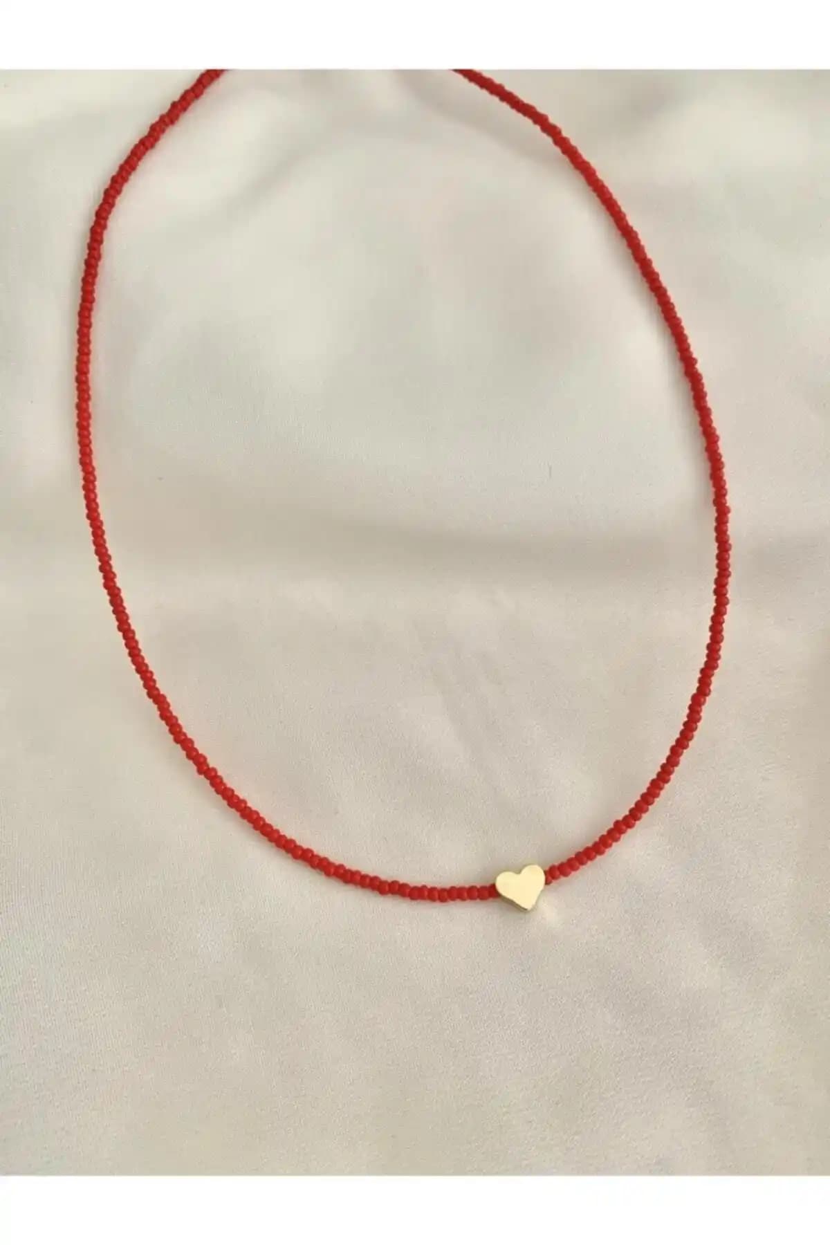 Kalpli Kolye Karşılaştırması: Kırmızı ve Altın Tasarımların Özellikleri ve Kullanıcı Yorumları