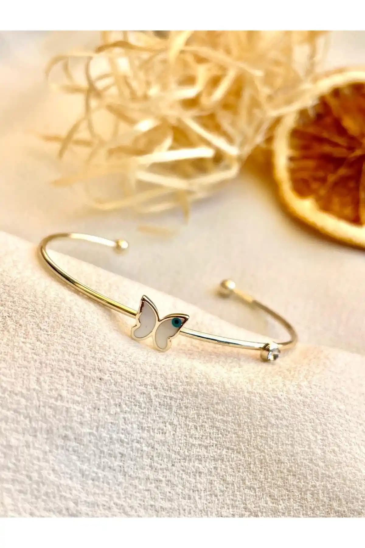 KBC STORE Kelebek Bileklik: Zarif ve Dayanıklı Altın Renkli Pirinç Takı Seçenekleri