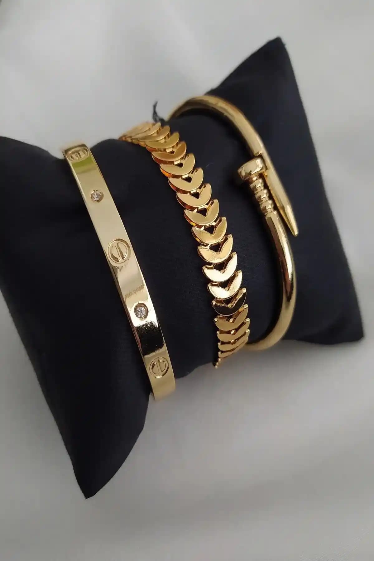 KOBA Kadın Altın Kaplama Kombin Bileklik: Zarif ve Şık Tasarımıyla Günlük ve Özel Kullanım