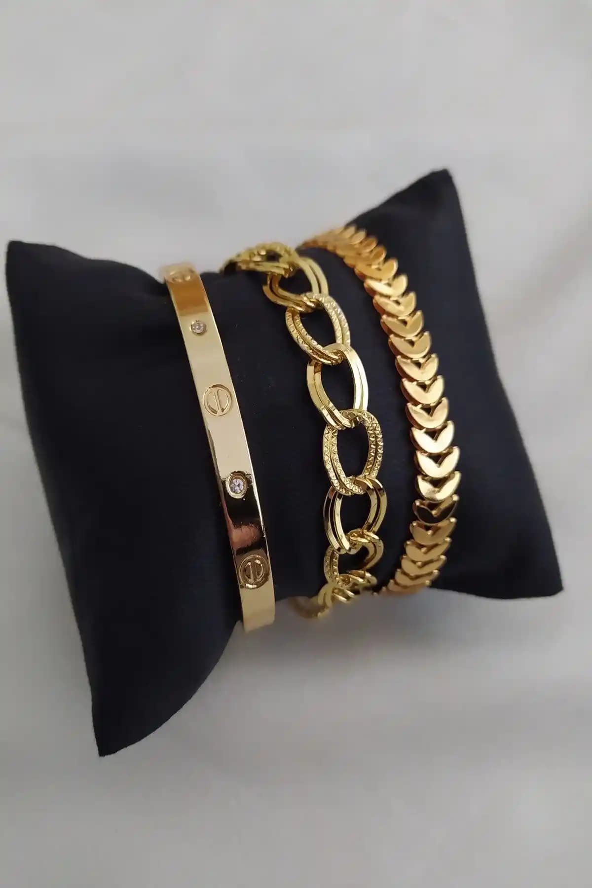 KOBa Kadın Altın Kaplama Kombin Bileklikleri Şıklık ve Dayanıklılık Sunar