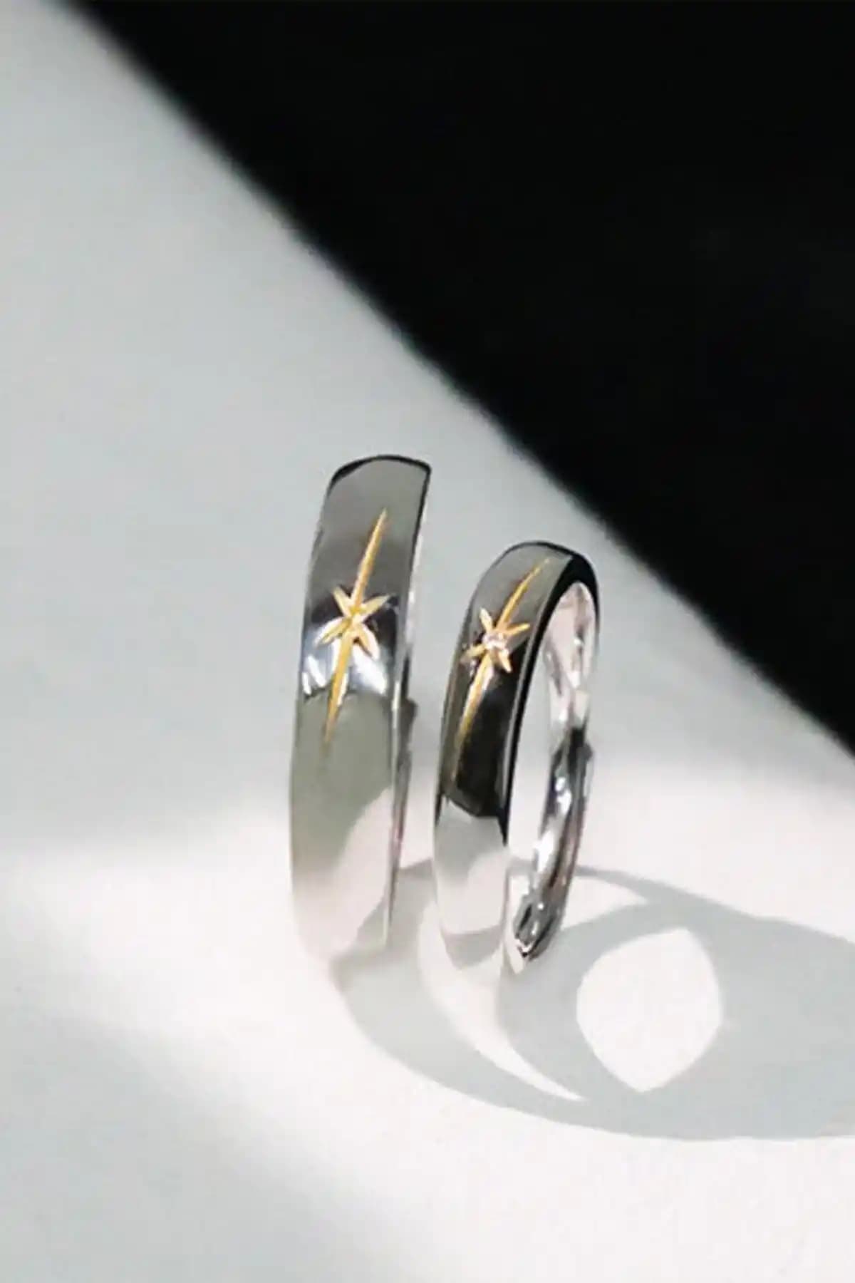 Kutup Yıldızı Motifli Gümüş Kaplama Çift Alyans Yüzükleri — Zarif ve Dayanıklı Tasarım