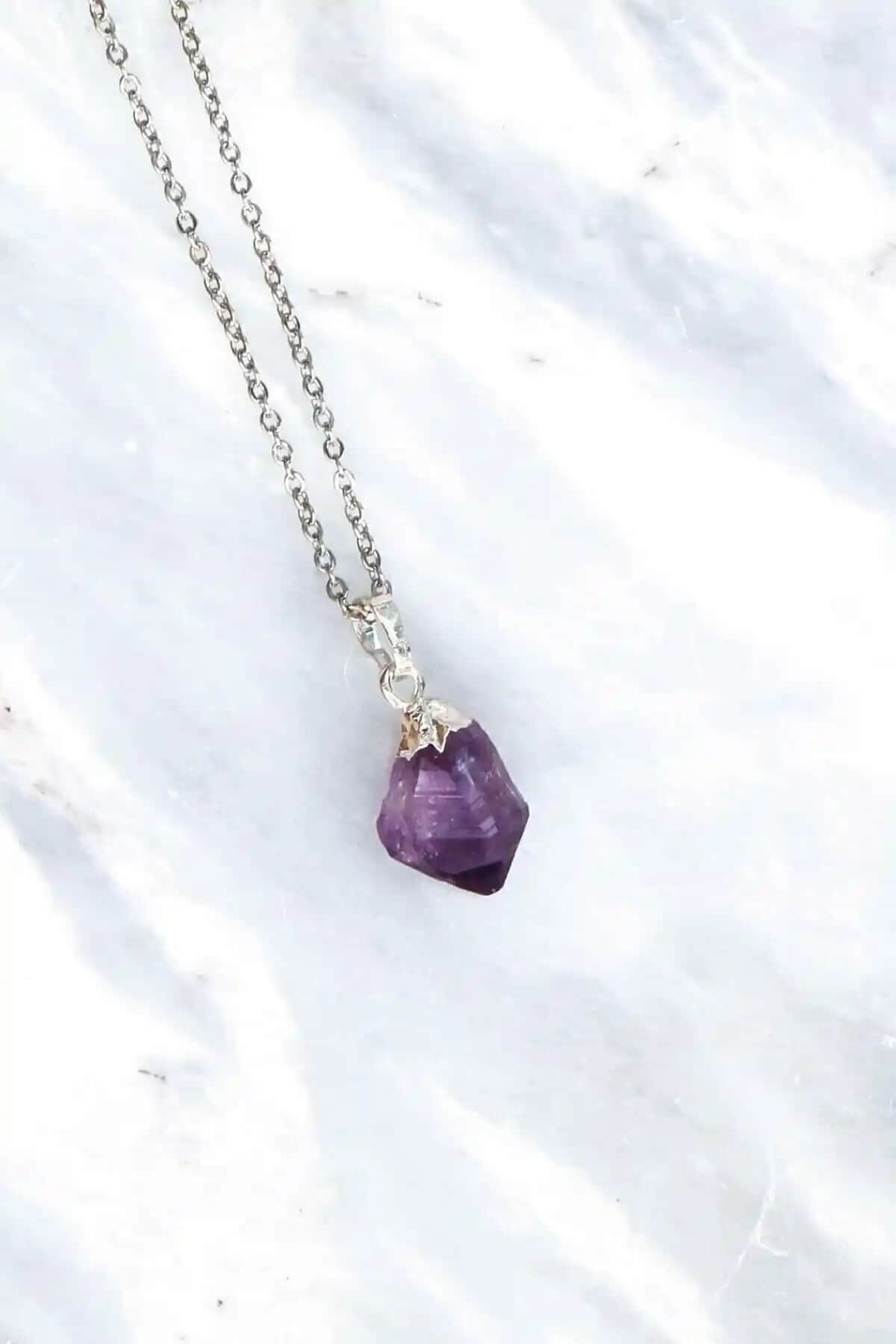 Lepidolit ve Ametist Doğal Taş Kolye: Zarif ve Enerji Dolu Takı Seçenekleri