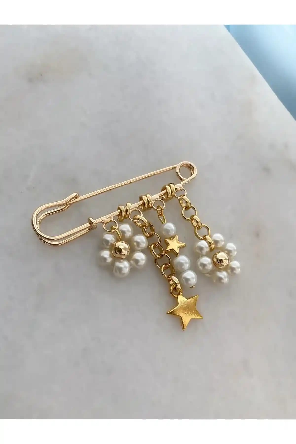 Lucky Designs Papatya ve Yıldız Motifli Gold Broş Şık ve Dayanıklı Tasarım