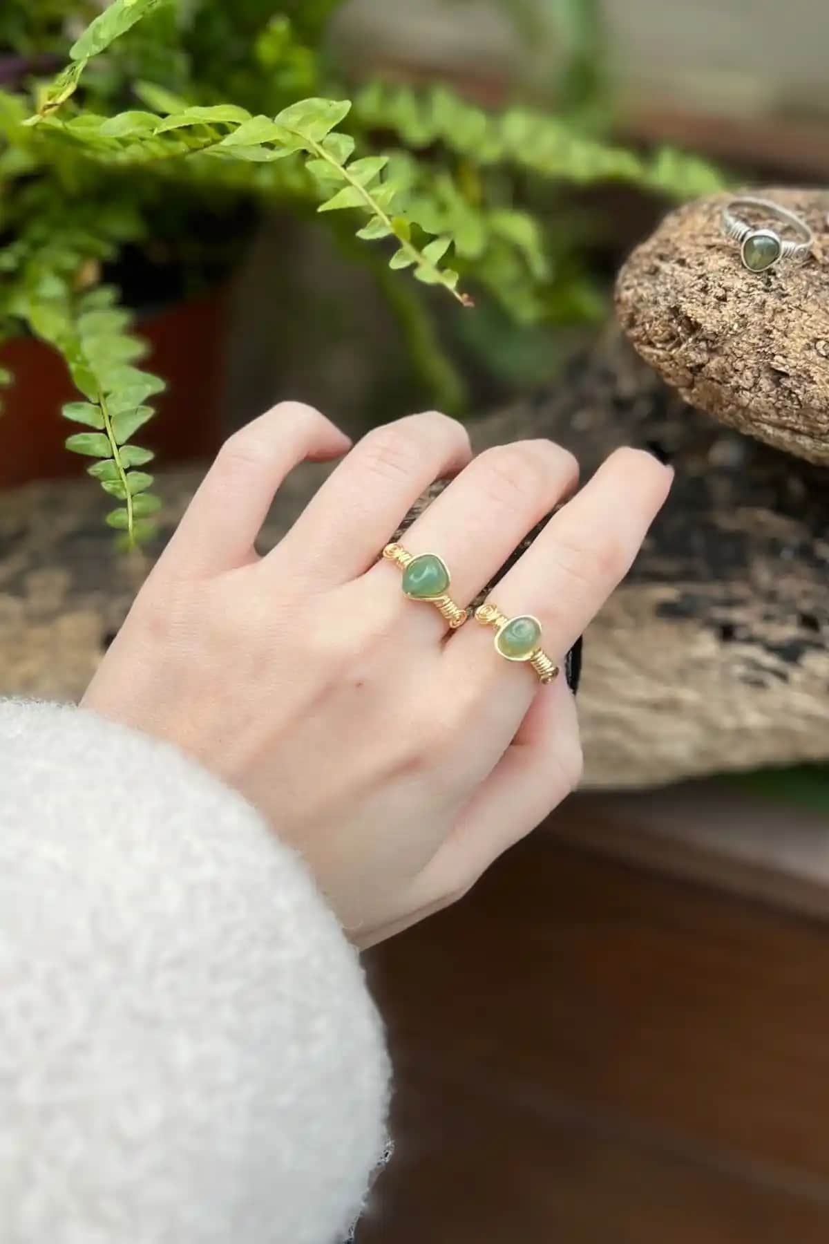 LunaStone Yeşil Akik Doğal Taşlı Yüzük: Zarif ve Doğal Tasarımın Buluşması