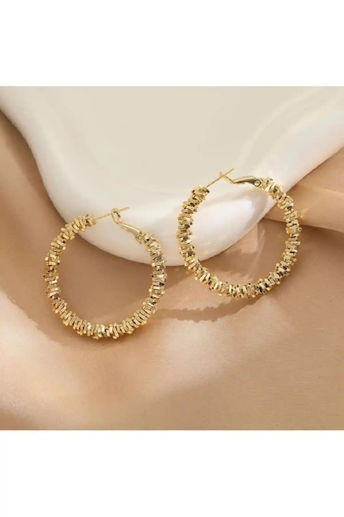 Mach Halka Küpe ve Milana Accessories Çelik Üçlü Halka Küpe Karşılaştırması