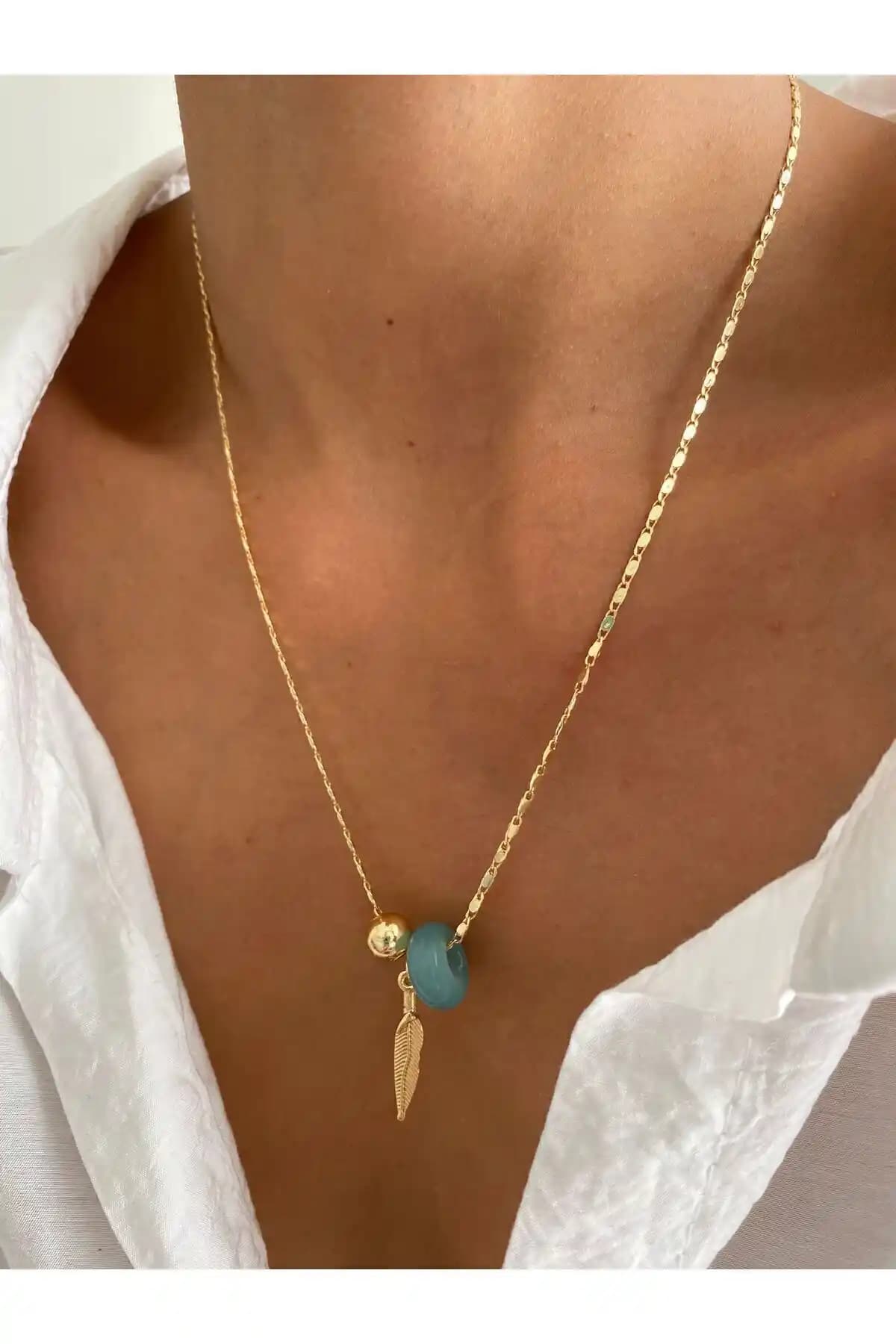 MagicStone Kedi Gözü Hareketli Uçlu Kolye: Zarif ve Parlak Takı Tasarımı