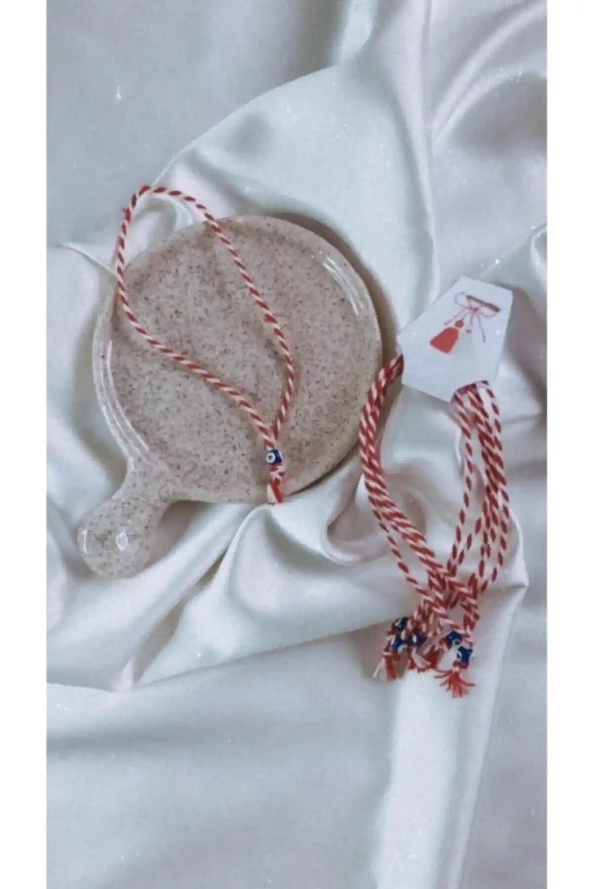 Marteniçka Süsleri ve Tasarımları Karşılaştırması: Geleneksel ve Modern Seçenekler