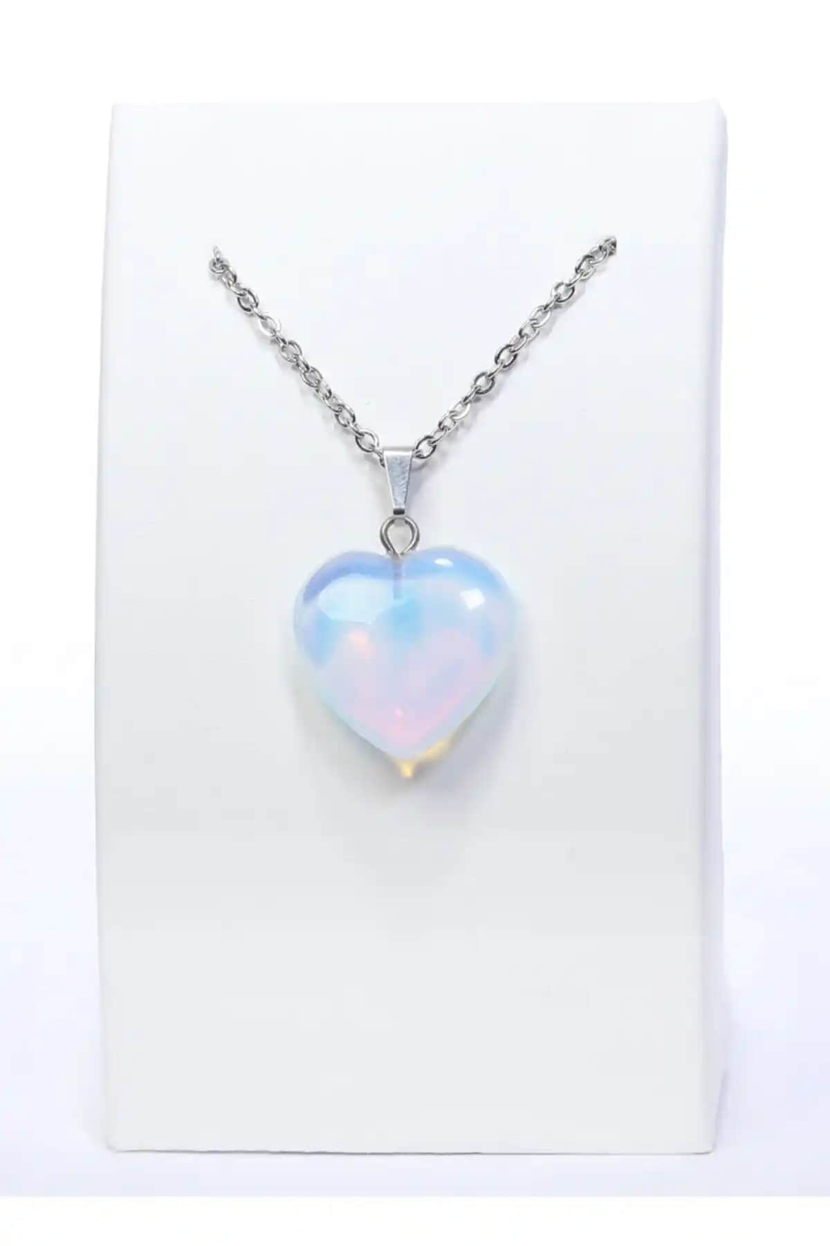 MERCOS Kalp Kesim Ay Taşı Kolye: Doğal Güzellik ve Şifalı Enerji Bir Arada