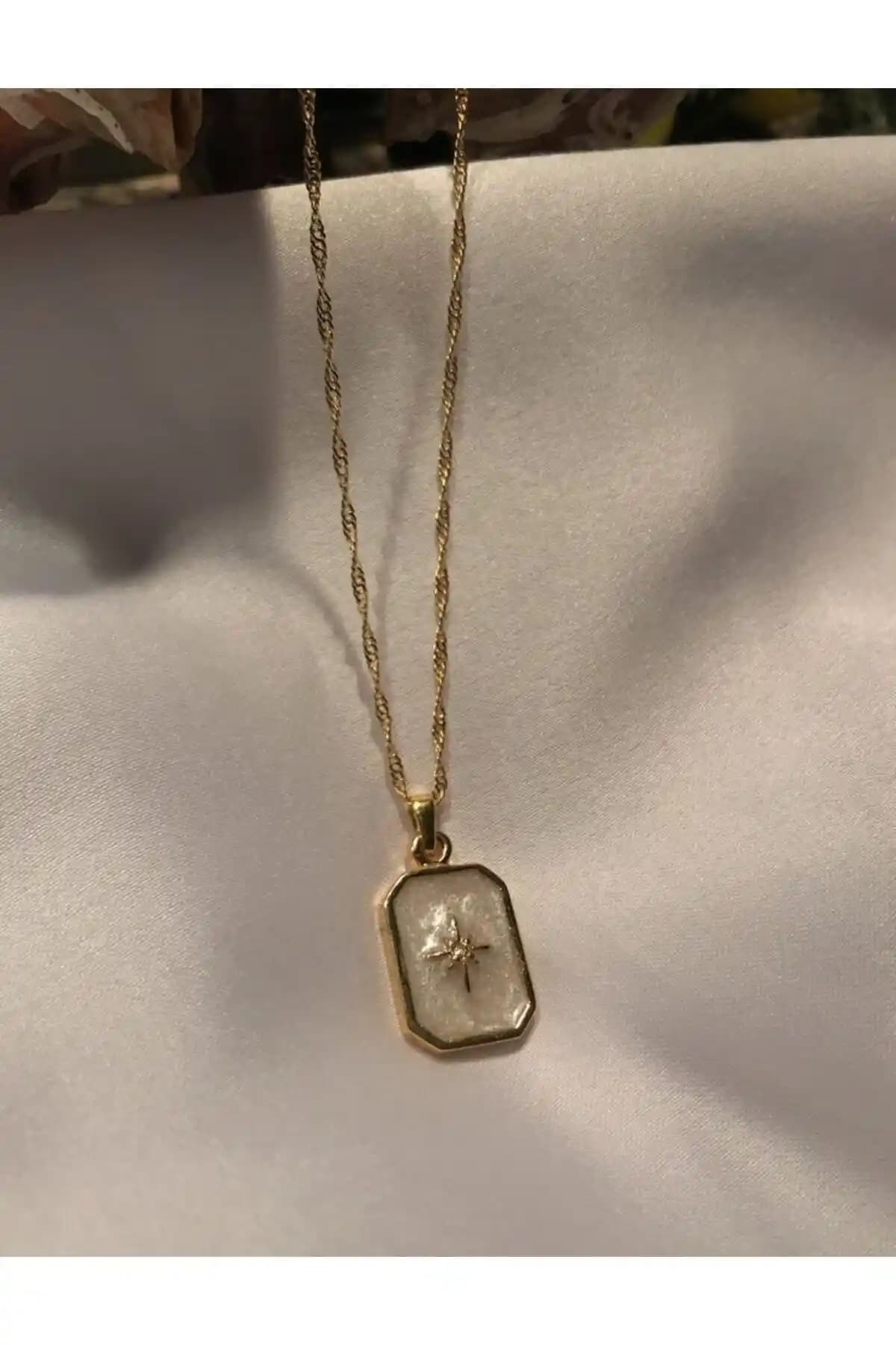 Mercy ve Sortie Aksesuar Kolye Karşılaştırması: Tasarım ve Kullanım İncelemesi