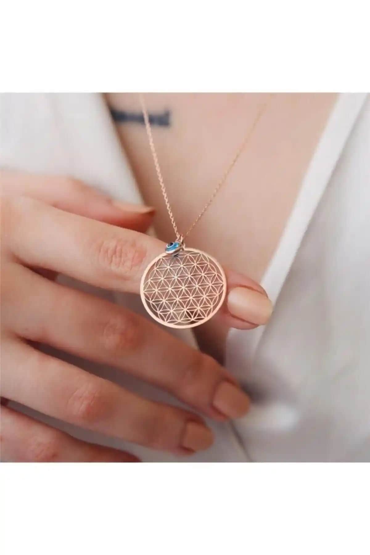 Minamis ve So Chic Gümüş Kolye Karşılaştırması: Tasarım, Kalite ve Kullanıcı Yorumları