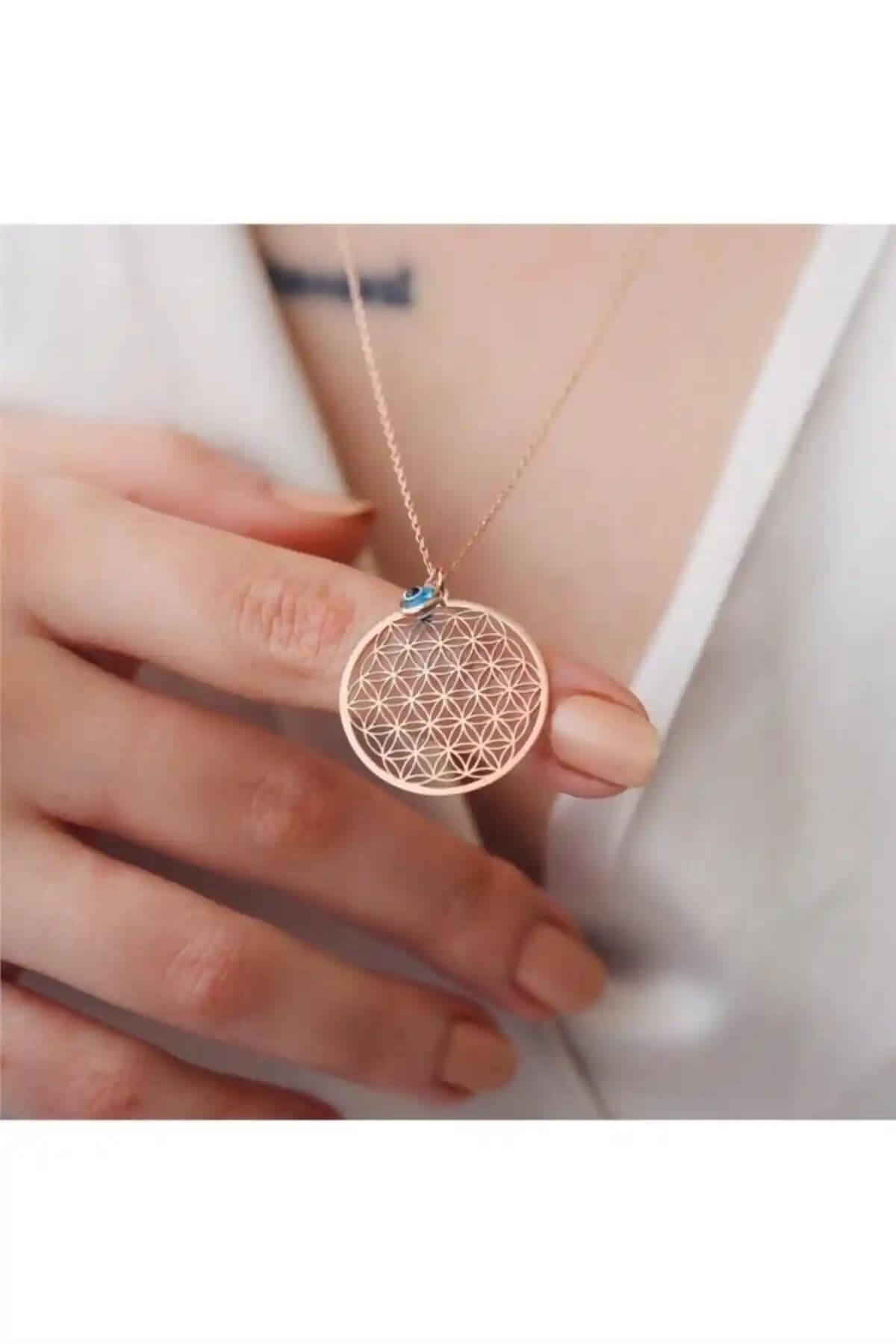 Minamis ve So Chic Gümüş Kolye Karşılaştırması: Tasarım, Kalite ve Kullanıcı Yorumları