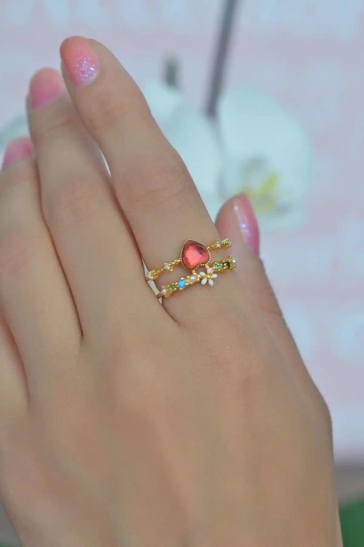 Modern ve Şık Çok Renkli Kalpli Çift Sıralı Ayarlanabilir Yüzük Özellikleri ve Kullanım İpuçları