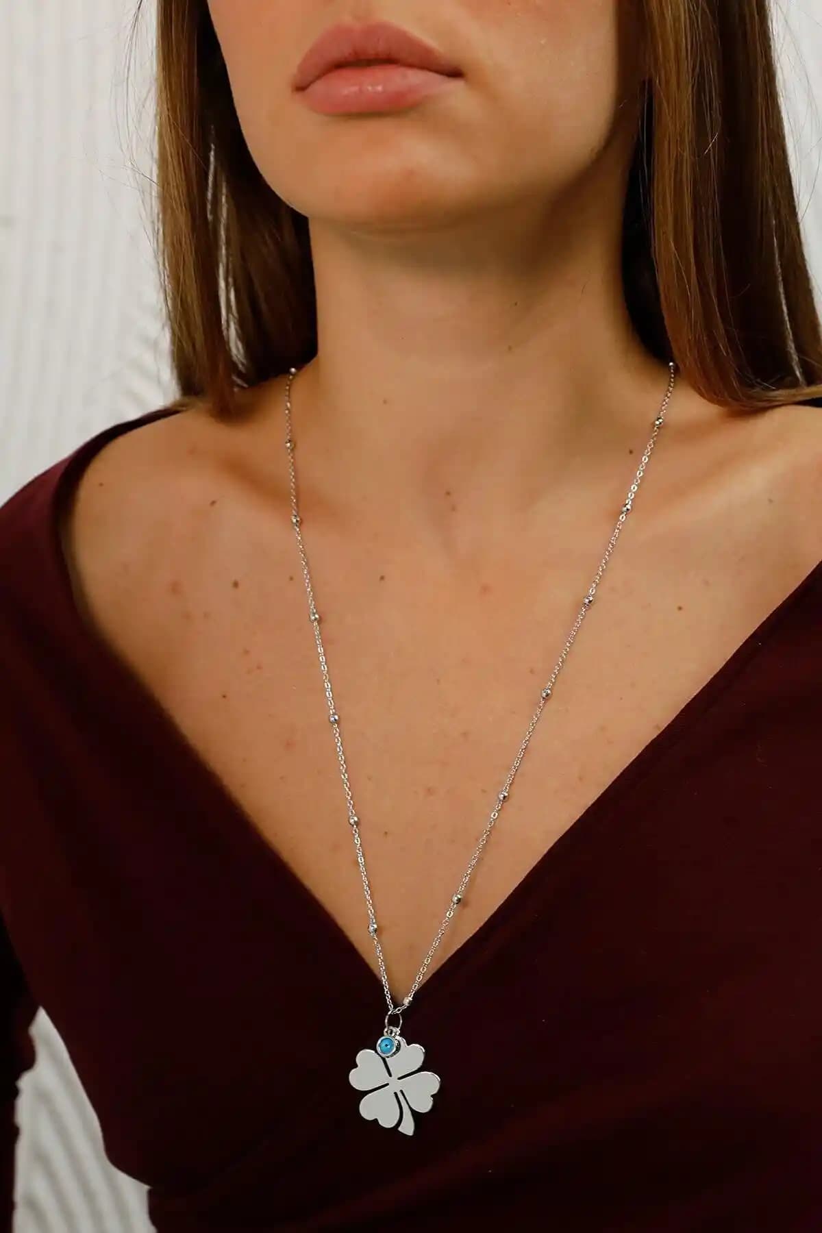 Modex Uzun Zincir Yonca Kolye Gümüş Tasarımı ve Kullanım Avantajları