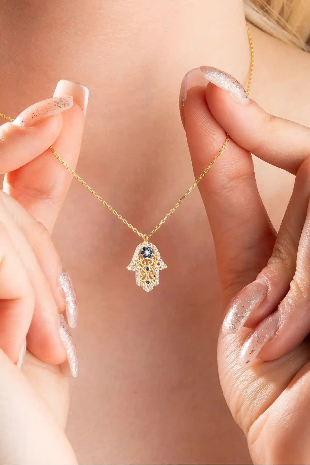 NEREZE 925 Ayar Gümüş Altın Minimal Fatma Ana Eli Kolye Şıklık ve Dayanıklılık Sunar