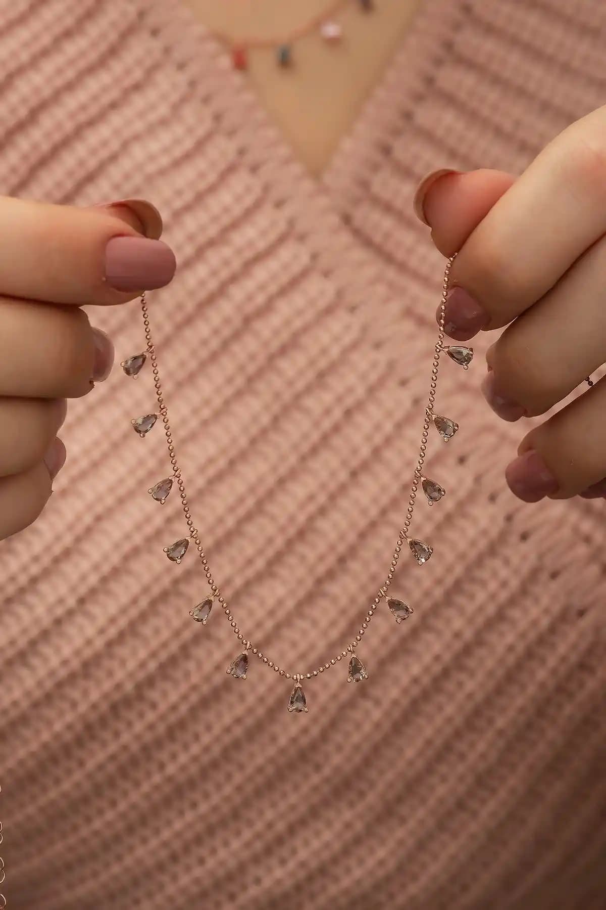 NEREZE 925 Ayar Gümüş Damla Zultanite Taşlı Kadın Kolye Şık ve Zarif Tasarım