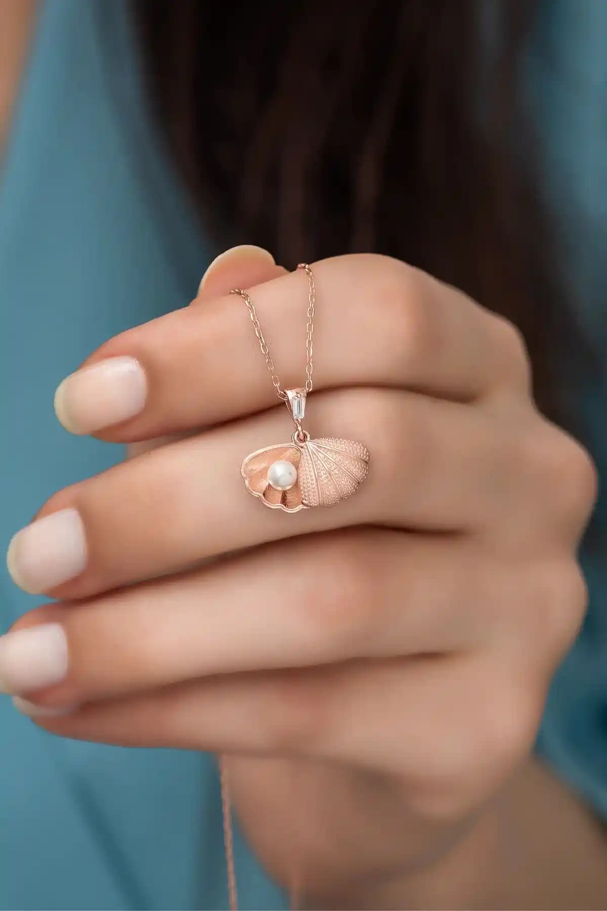 NEREZE 925 Ayar Gümüş İnci ve İstiridye Kolye Zarif Tasarımıyla Şıklık Sunar