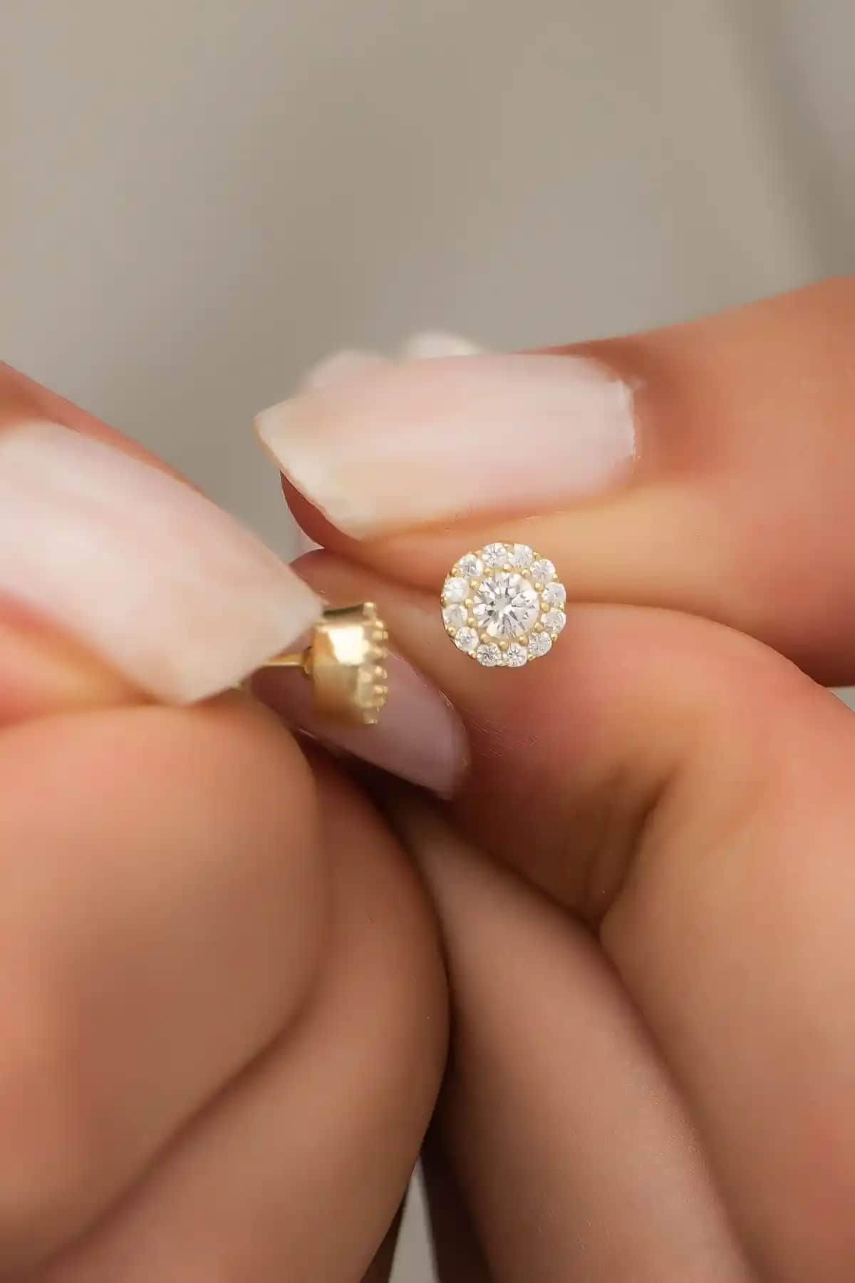 NEREZE 925 Ayar Gümüş Küpe Karşılaştırması: Gold Zirkon ve Renkli Taşlı Modeller