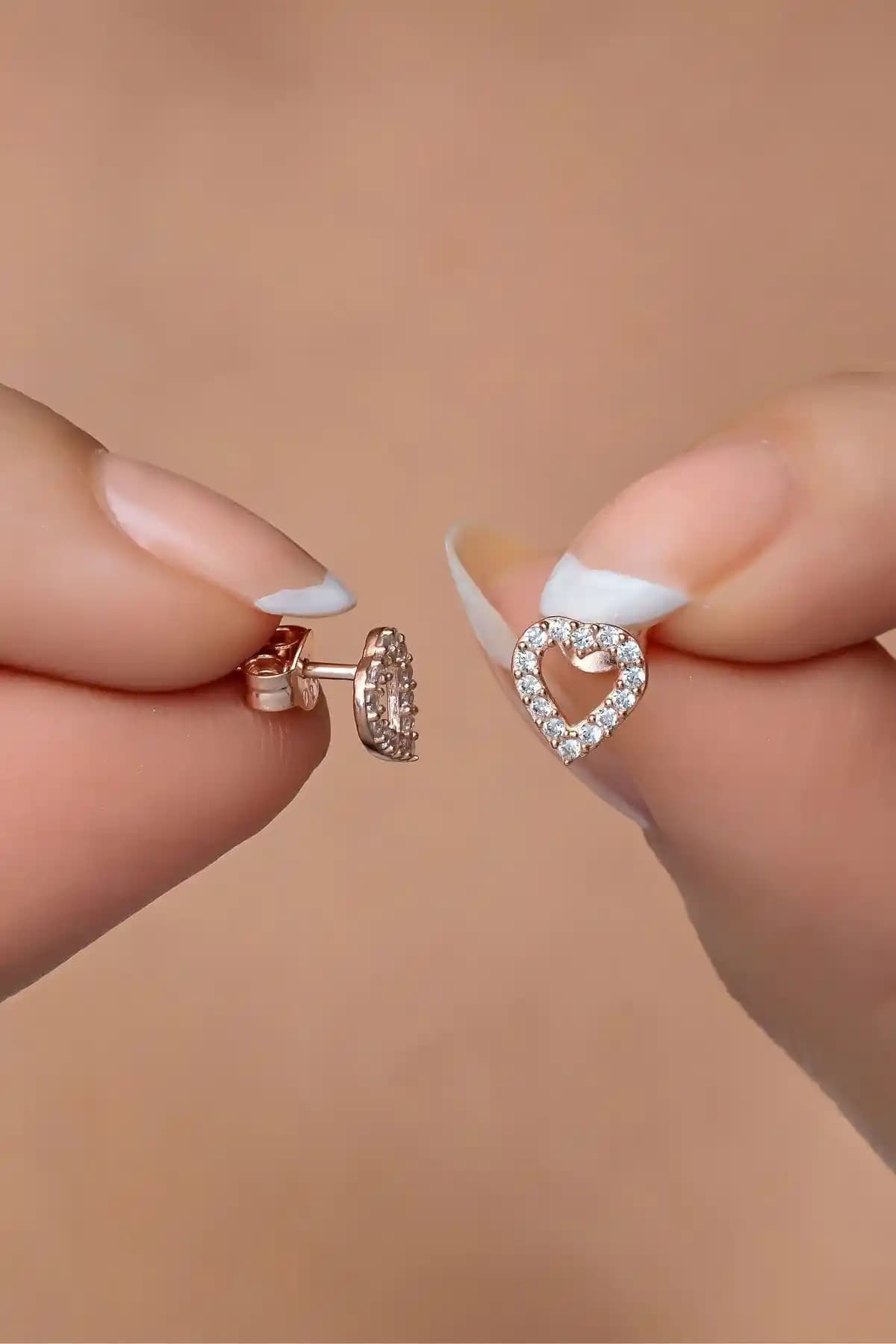 NEREZE 925 Ayar Gümüş Rose Minik Kalp Küpe Zarif ve Şık Tasarım