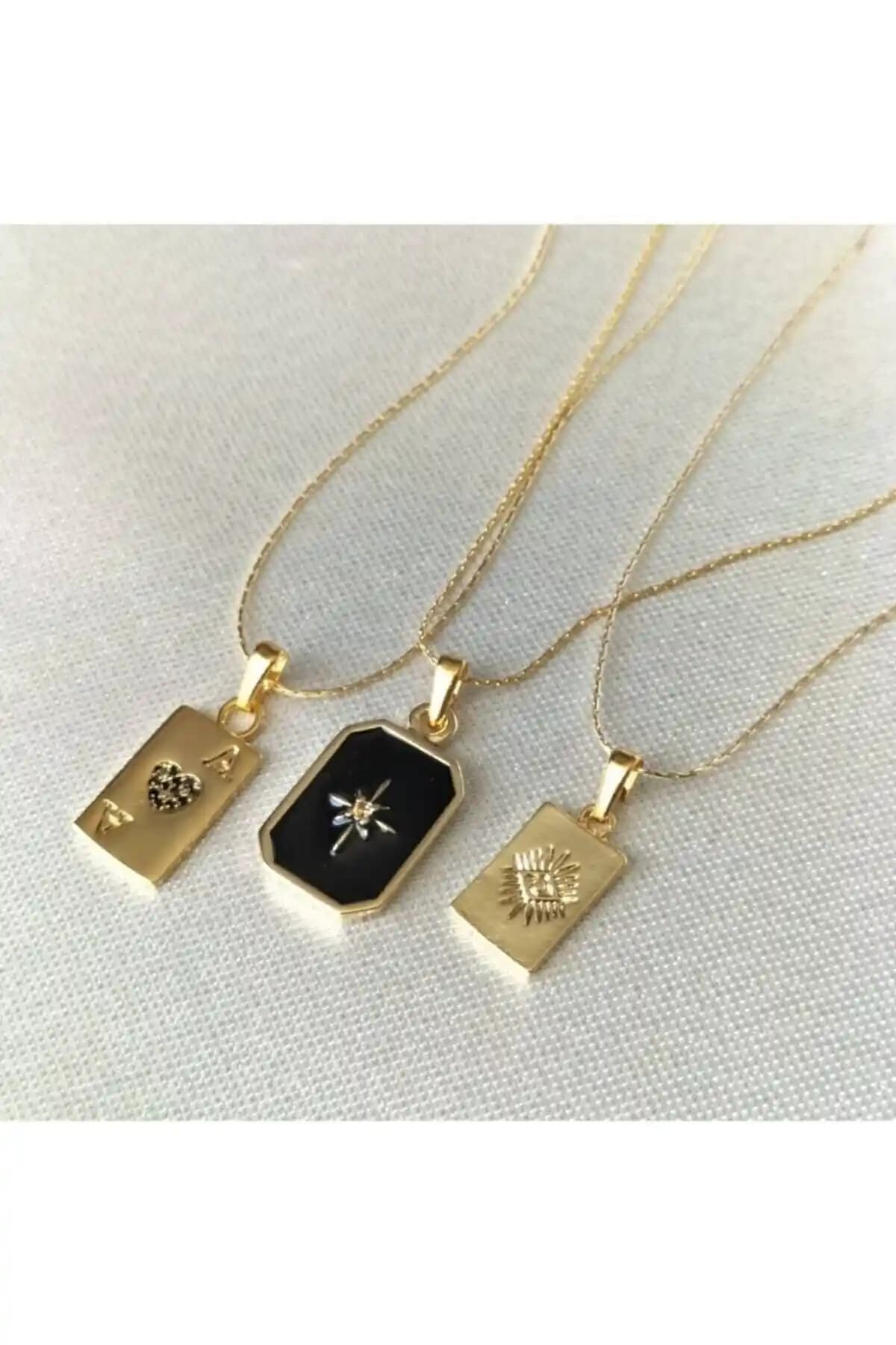 NurCollection Siyah Altın Kaplama Dikdörtgen Kutup Yıldızı Kolye Şık ve Modern Tasarım