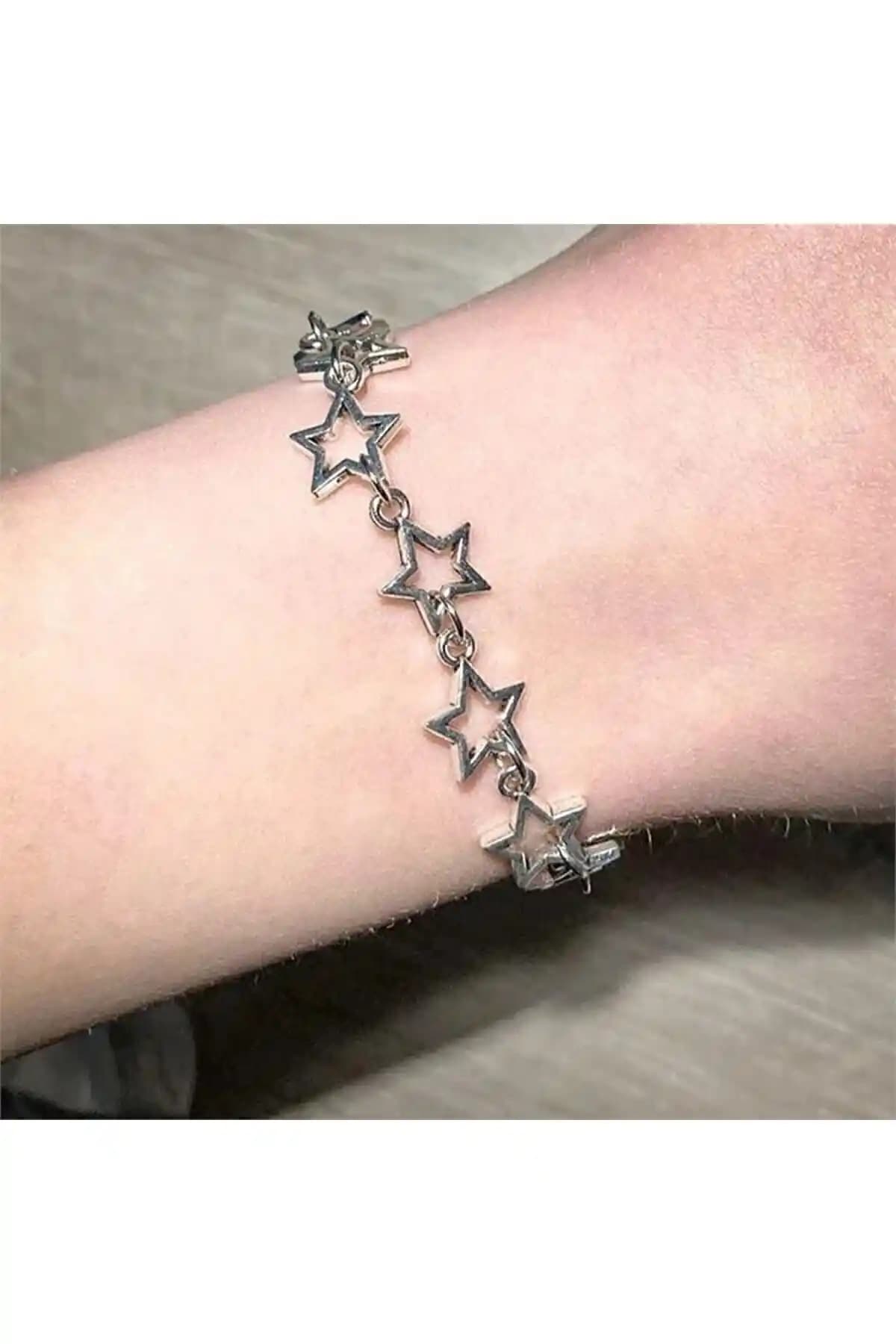 Oldskoolbutik Yılz Motifli Zincirli Bileklik Şıklık ve Modern Tarzın Simgesi