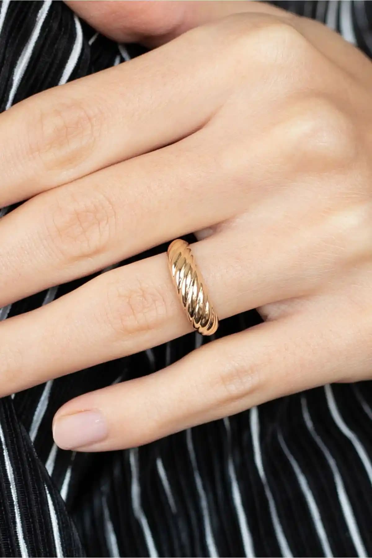 Oroline Kuyumculuk 14 Ayar Altın Salyangoz Kadın Yüzüğü: Zarif ve Dayanıklı Takı Seçenekleri