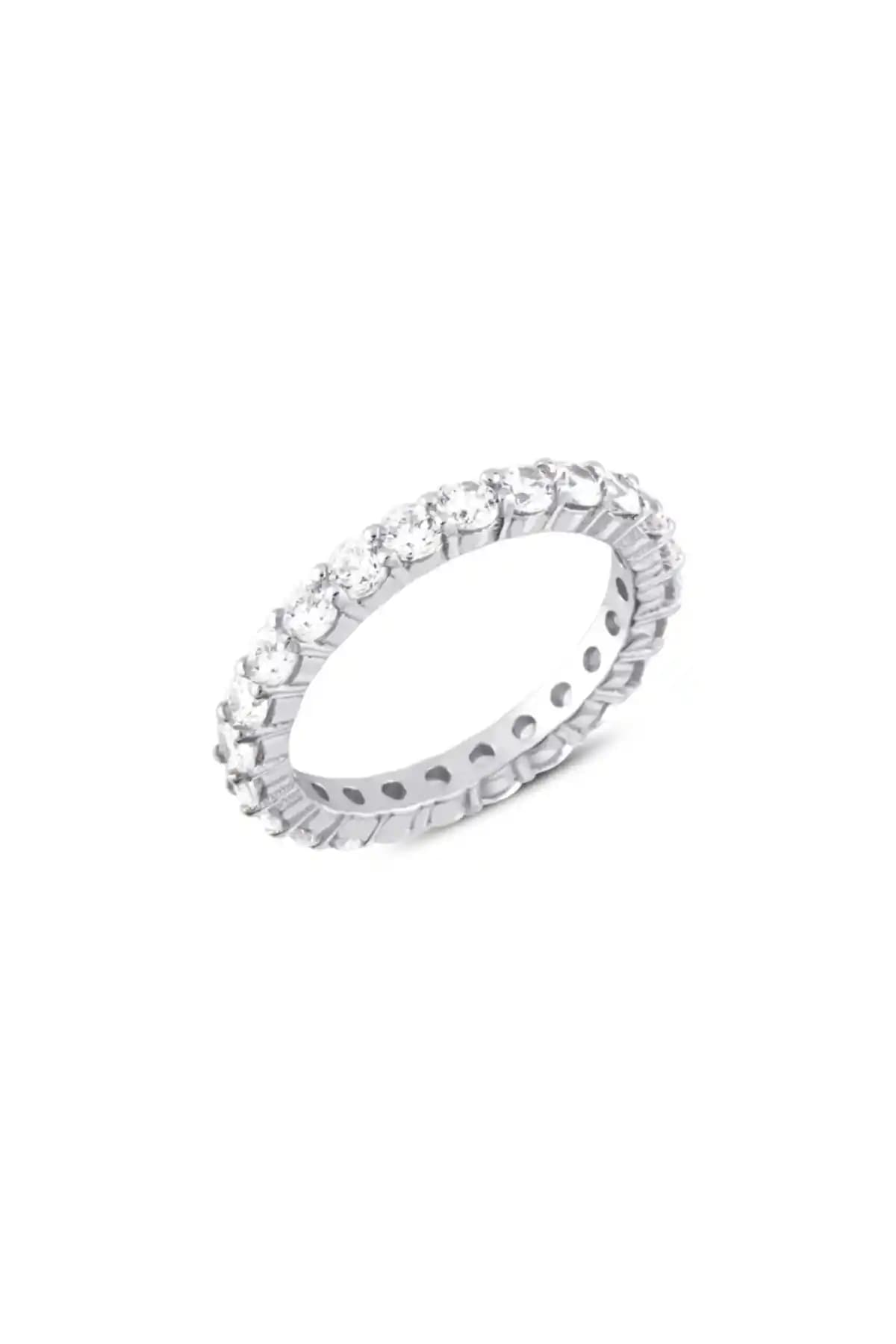 Pella Kuyumculuk Kadın Zirkon Taşlı Tam Tur Güçmüş Yüzük Şıklık ve Dayanıklılık Sunar