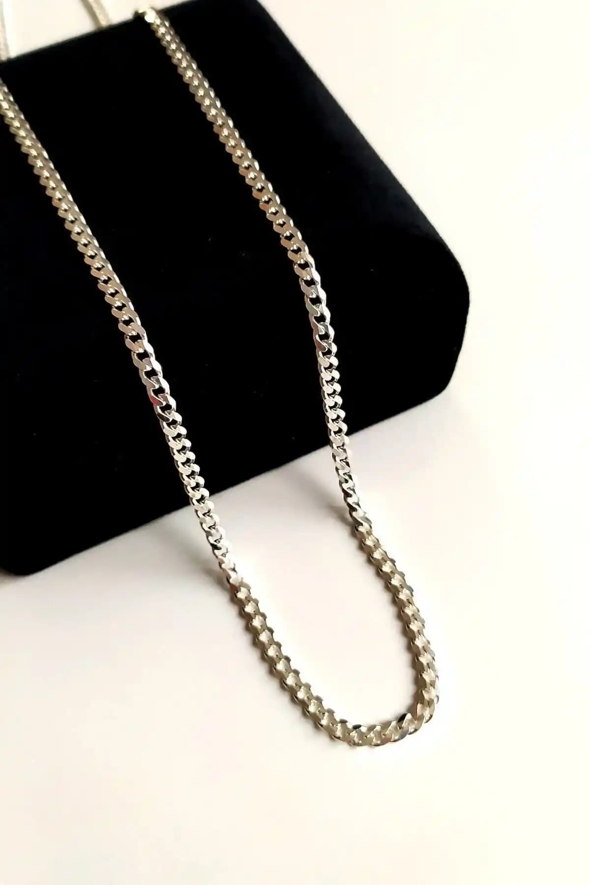 Piraye Silver 925 Ayar Gümüş Gurmet Zincir Şıklık ve Dayanıklılık Sunar