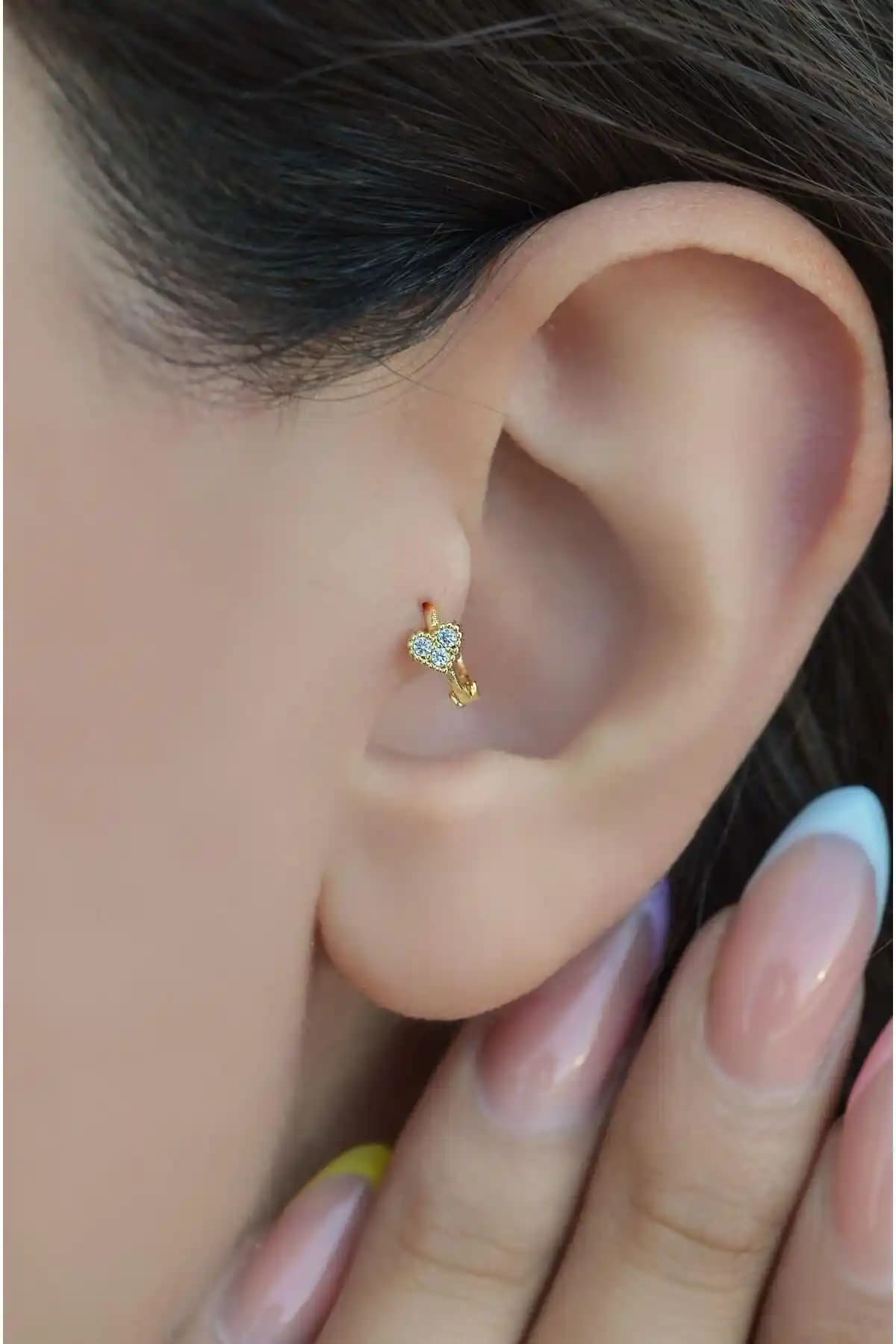 Sacce Scarves&Accessories Altın Helix Piercing: Estetik ve Dayanıklı Kulak Takısı