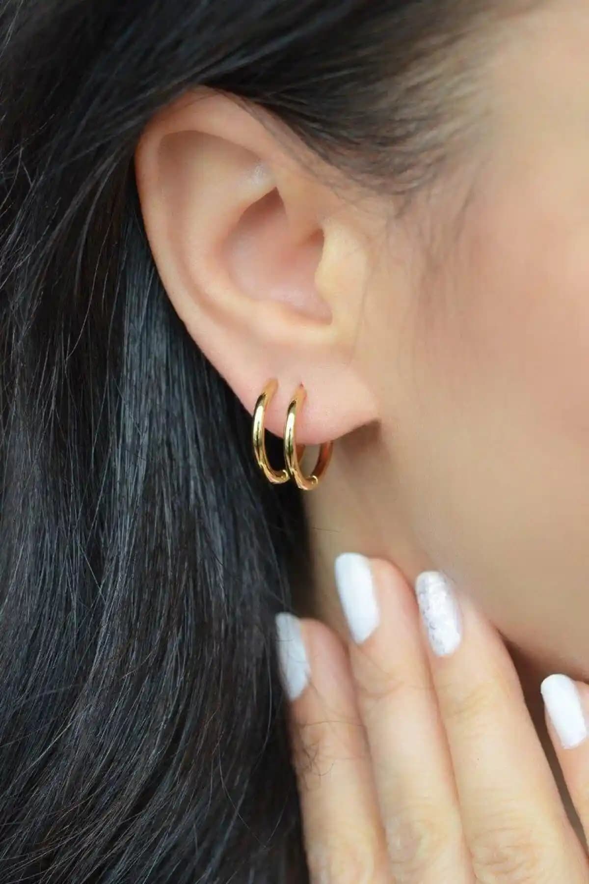 Sacce Scarves & Accessories Orta Boy Çelik Halka Küpe: Şıklık ve Dayanıklılık Bir Arada