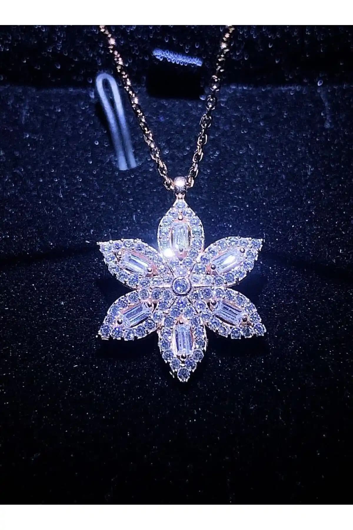 Sariaslan Işıklı Kutu 925 Ayar Gümüş Lotus Çiçeği Kolyesi Rose Gold
