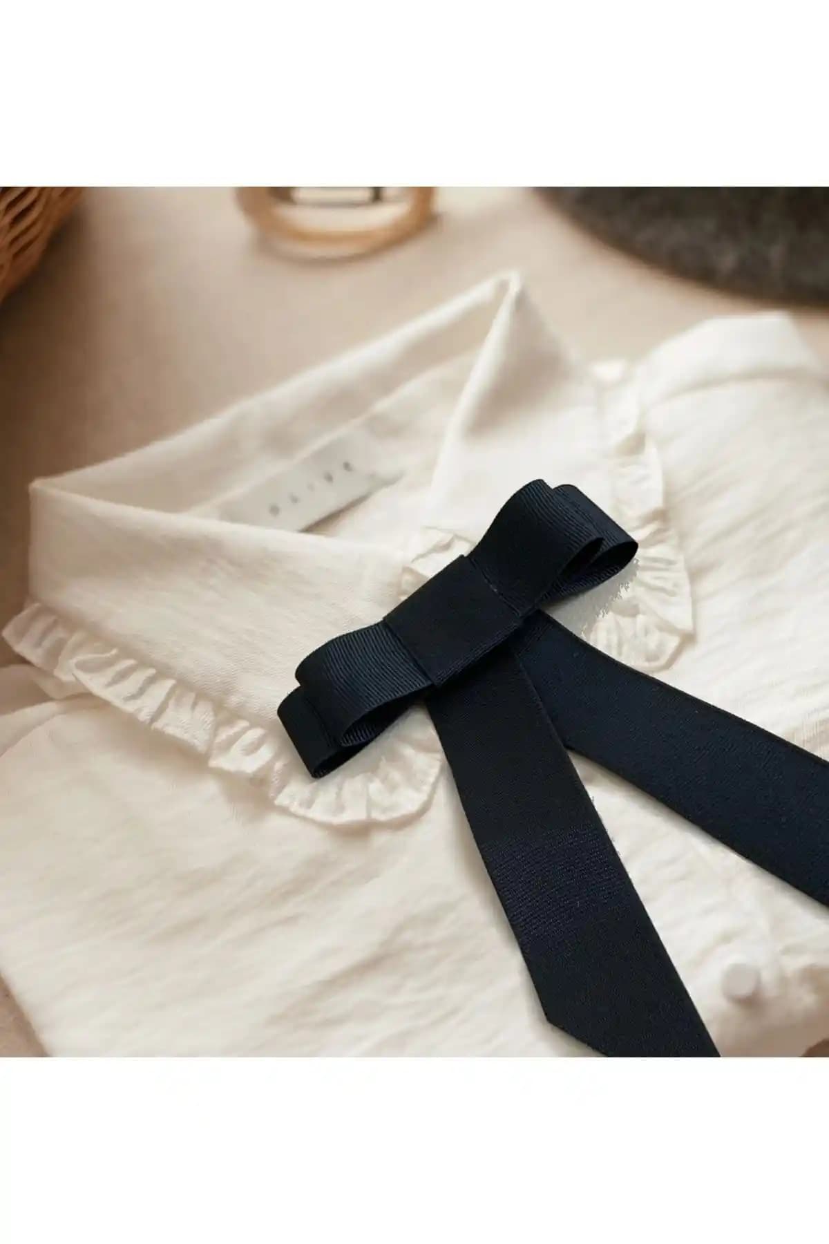 Semartdesing Siyah Kurdele Broş Yaka İğnesi Şıklık ve Fonksiyonellik Sunar