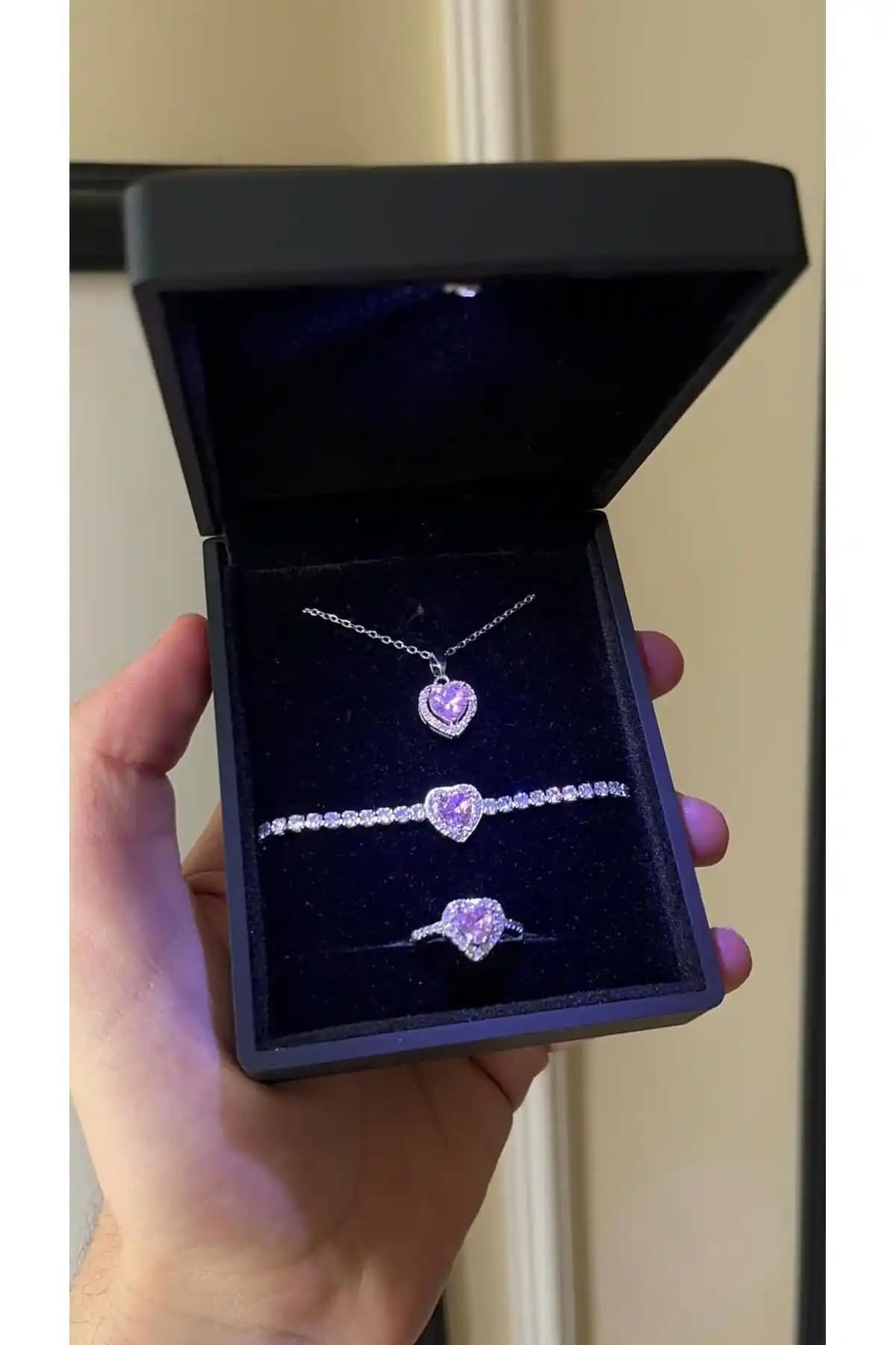 Şık ve Dayanıklı Pembe Takı Seti Kadınlar İçin Zarif Hediye Seçeneği