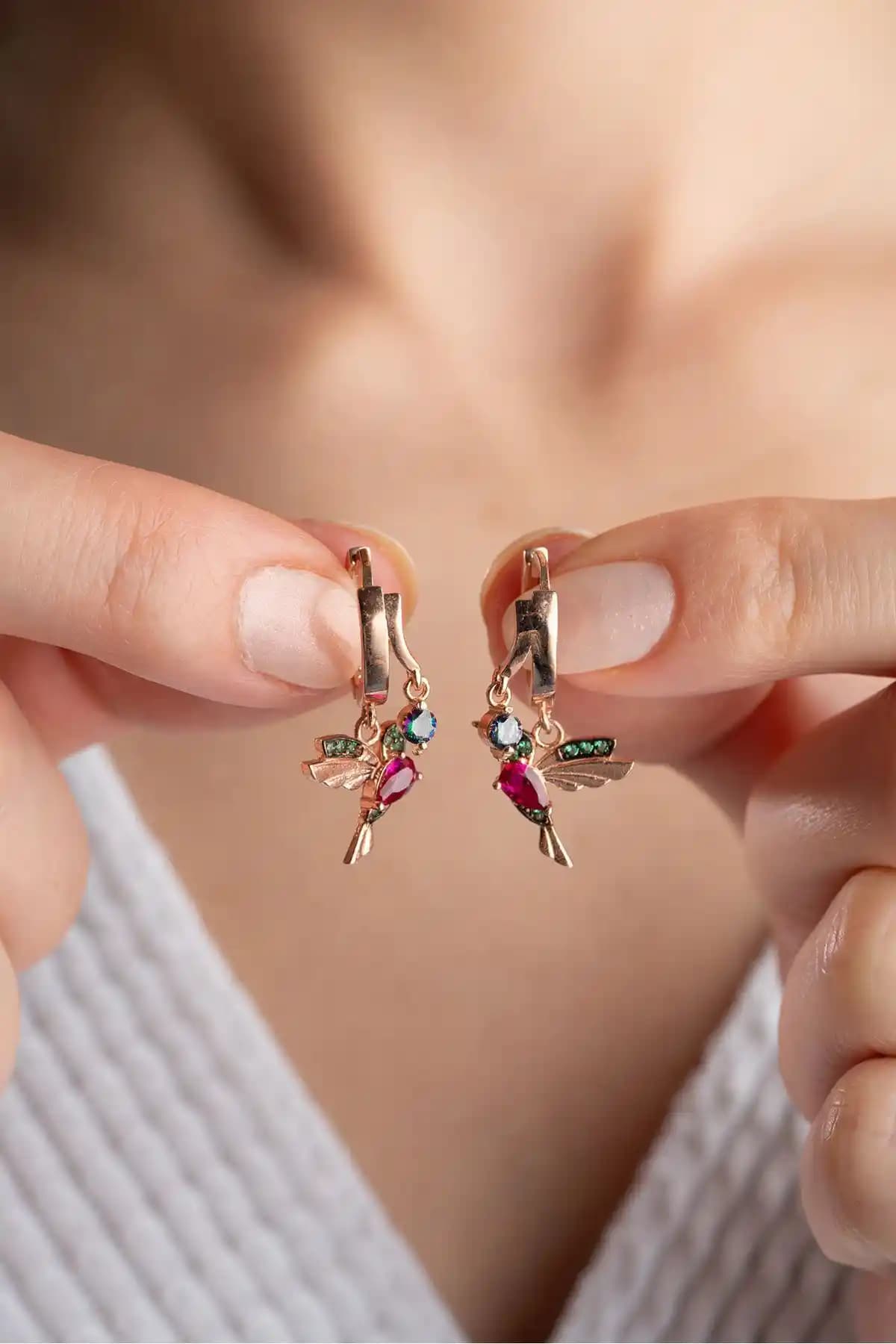 Silvano Jewelry 925 Ayar Gümüş Arı Kuşu Küpe Modern ve Şık Tasarım Özellikleri