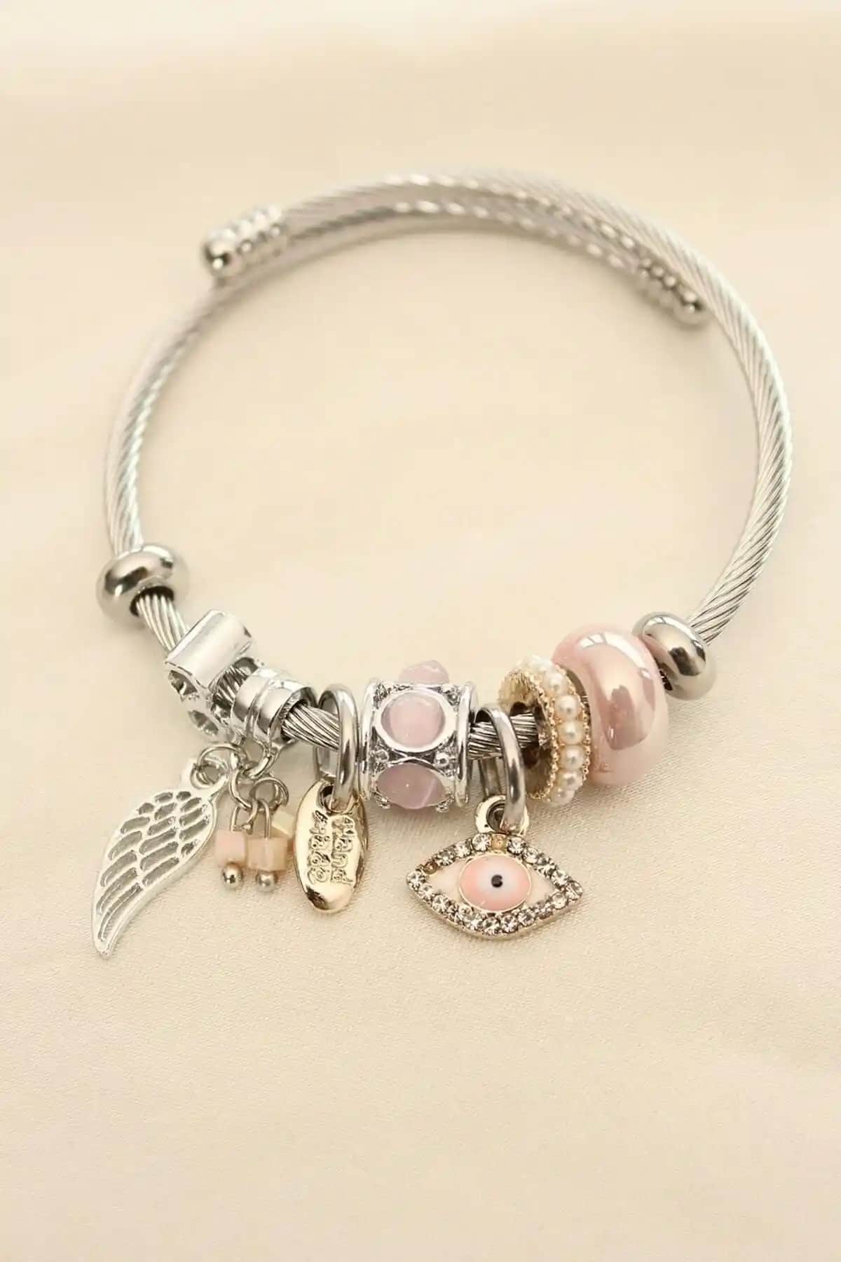 Simay Aksesuar Çelik Charm Bileklik: Şıklık ve Dayanıklılığı Bir Arada Sunar