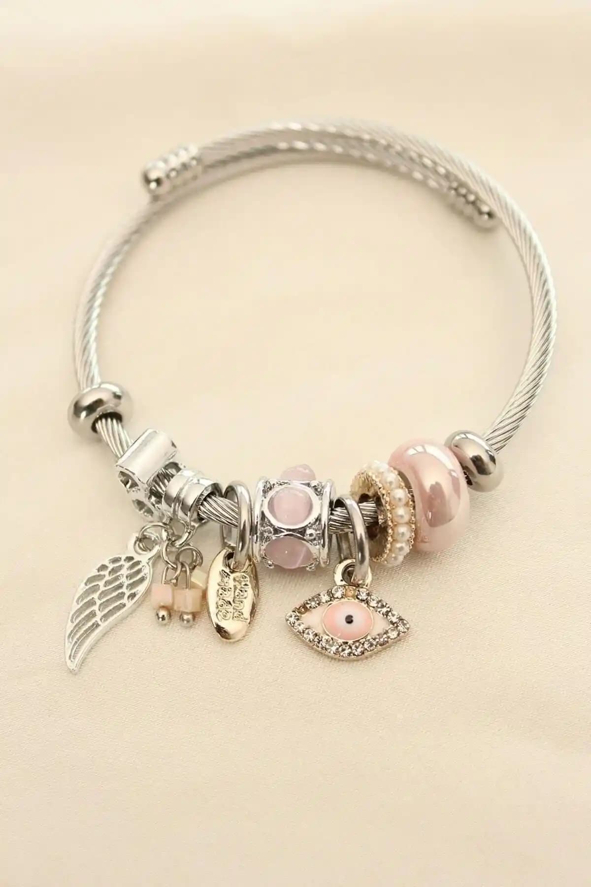 Simay Aksesuar Çelik Charm Bileklik: Şıklık ve Dayanıklılığı Bir Arada Sunar