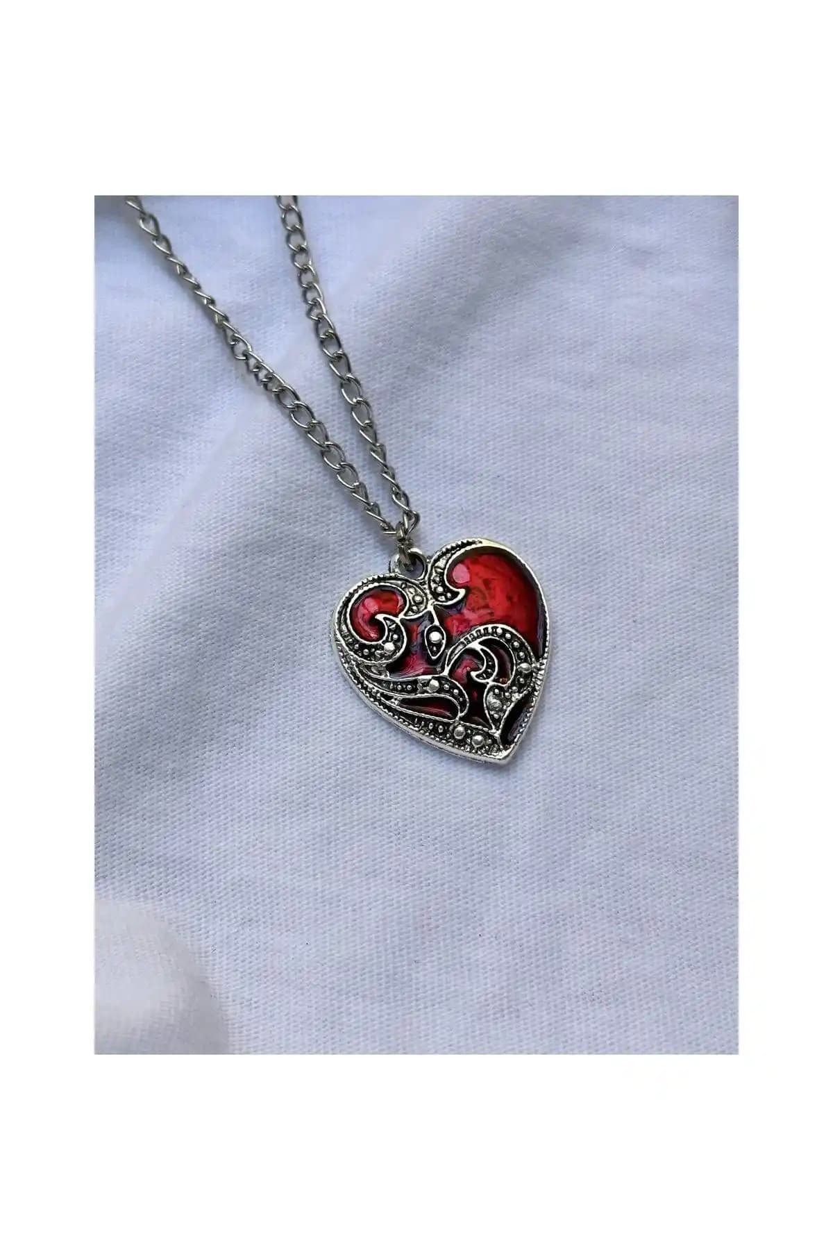 Sleyshop Kırmızı Kalp Gü<müş> Kaplama Kolye: Zarif ve Romantik Takı Seçenekleri