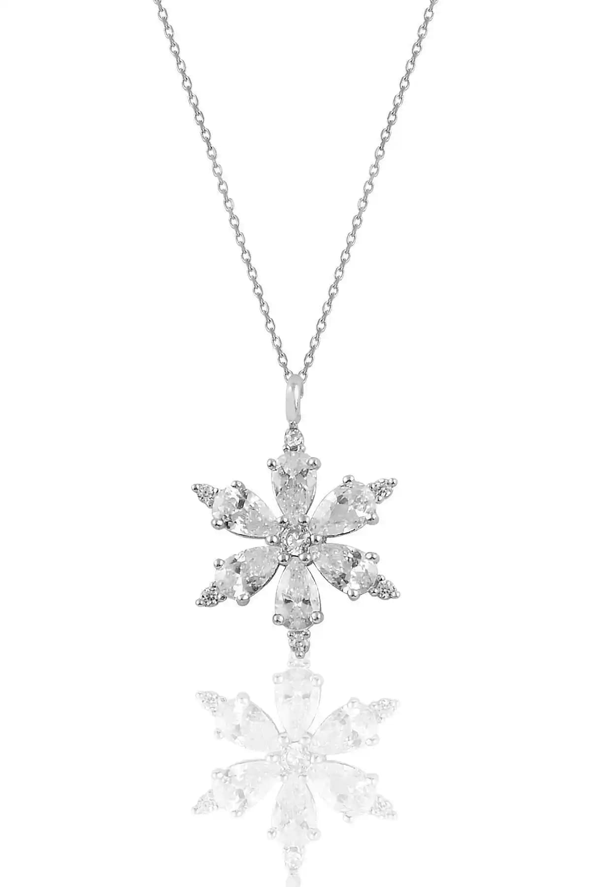 Söğütlü Silver Gümüş Rodyumlu Zirkon Taşlı Kar Tanesi Kolye Özellikleri ve Şıklık